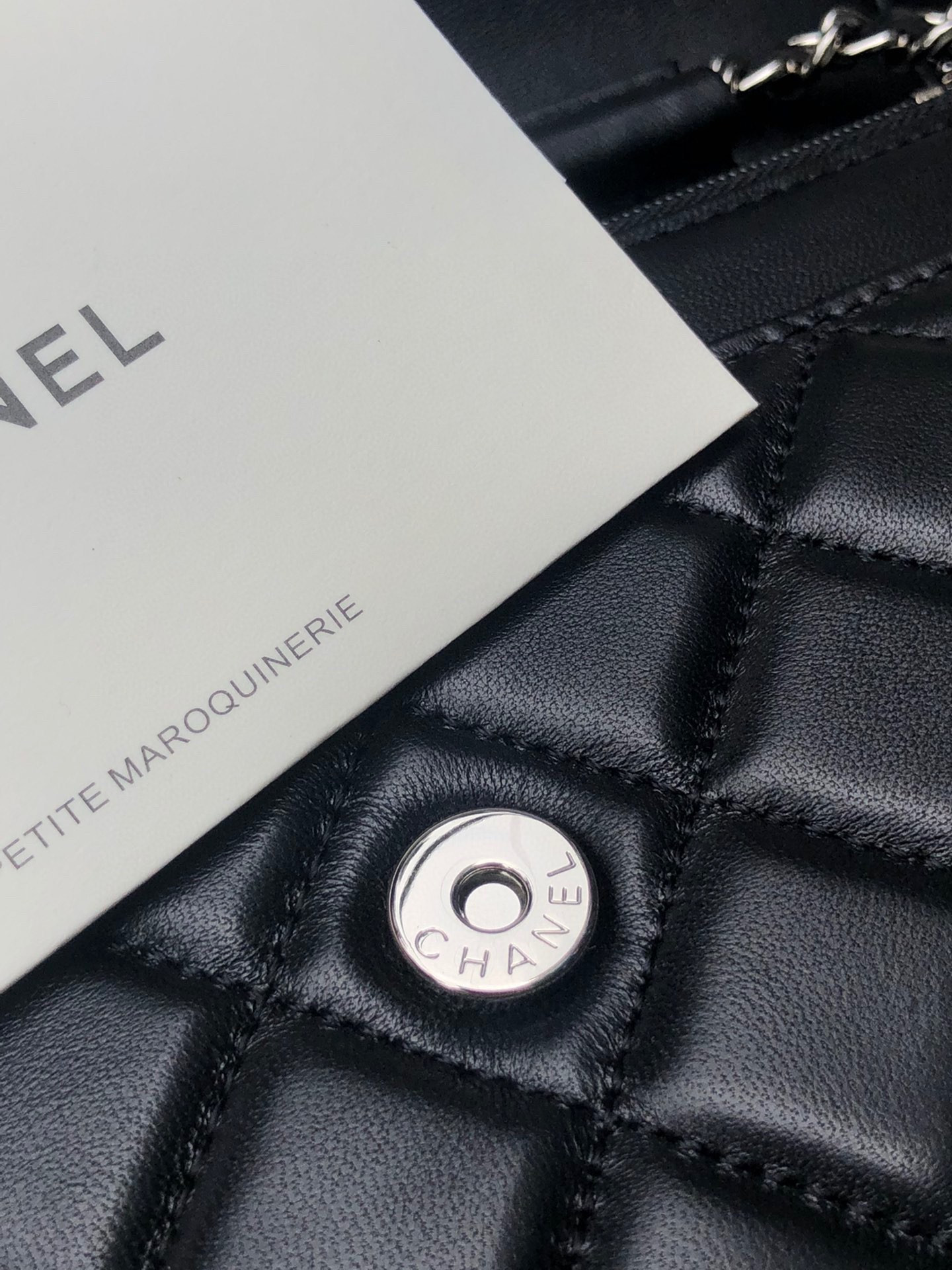 Ch*el classic wallet on chain 4.8 × 7.5 × 1.4 in