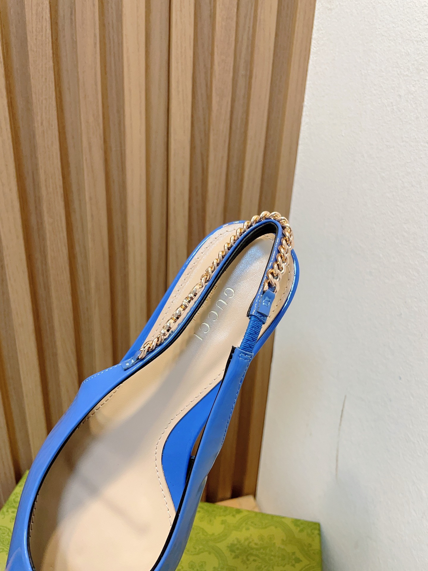 G*u*i signoria slingback pump flat shoes