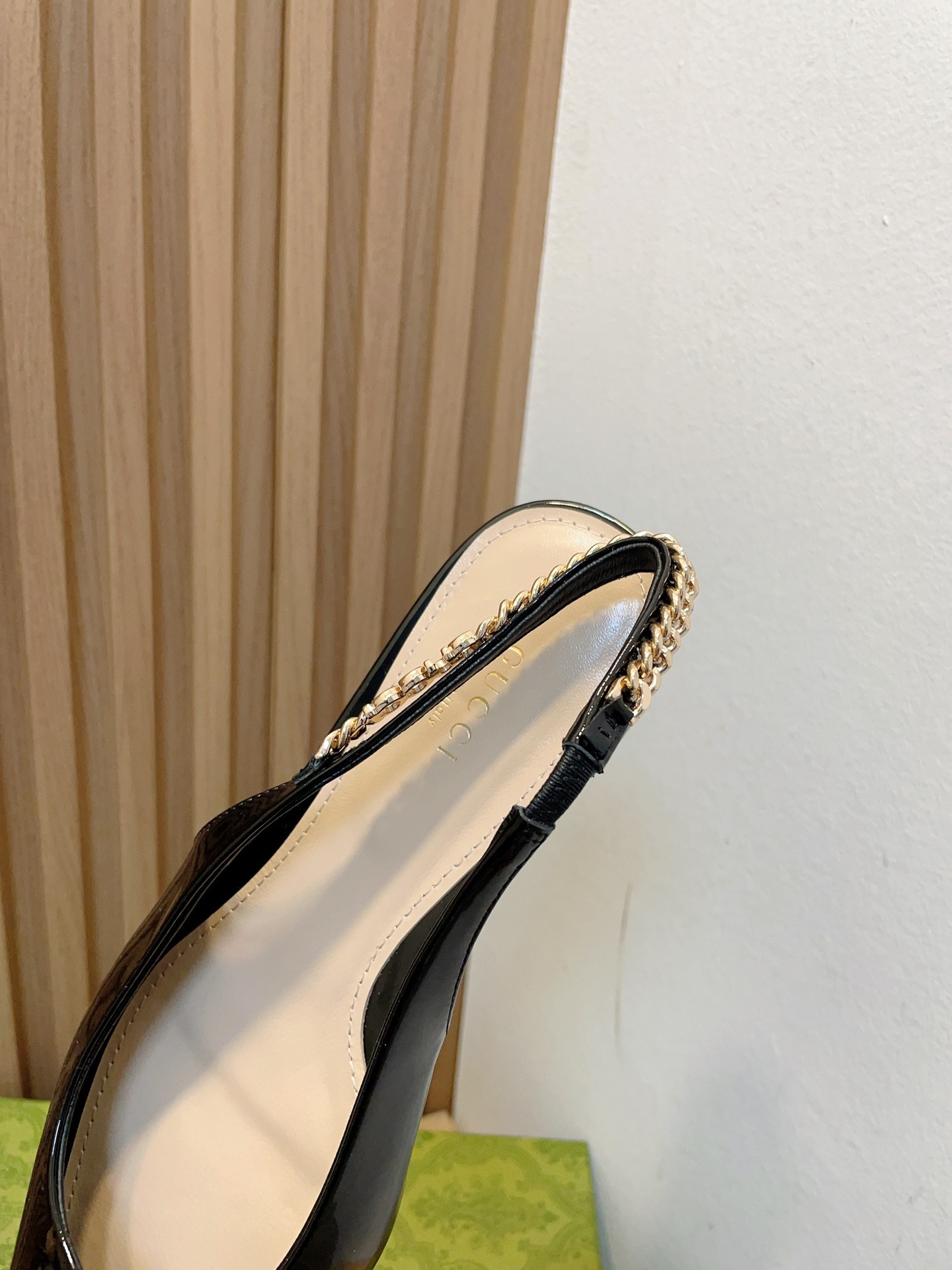 G*u*i signoria slingback pump flat shoes