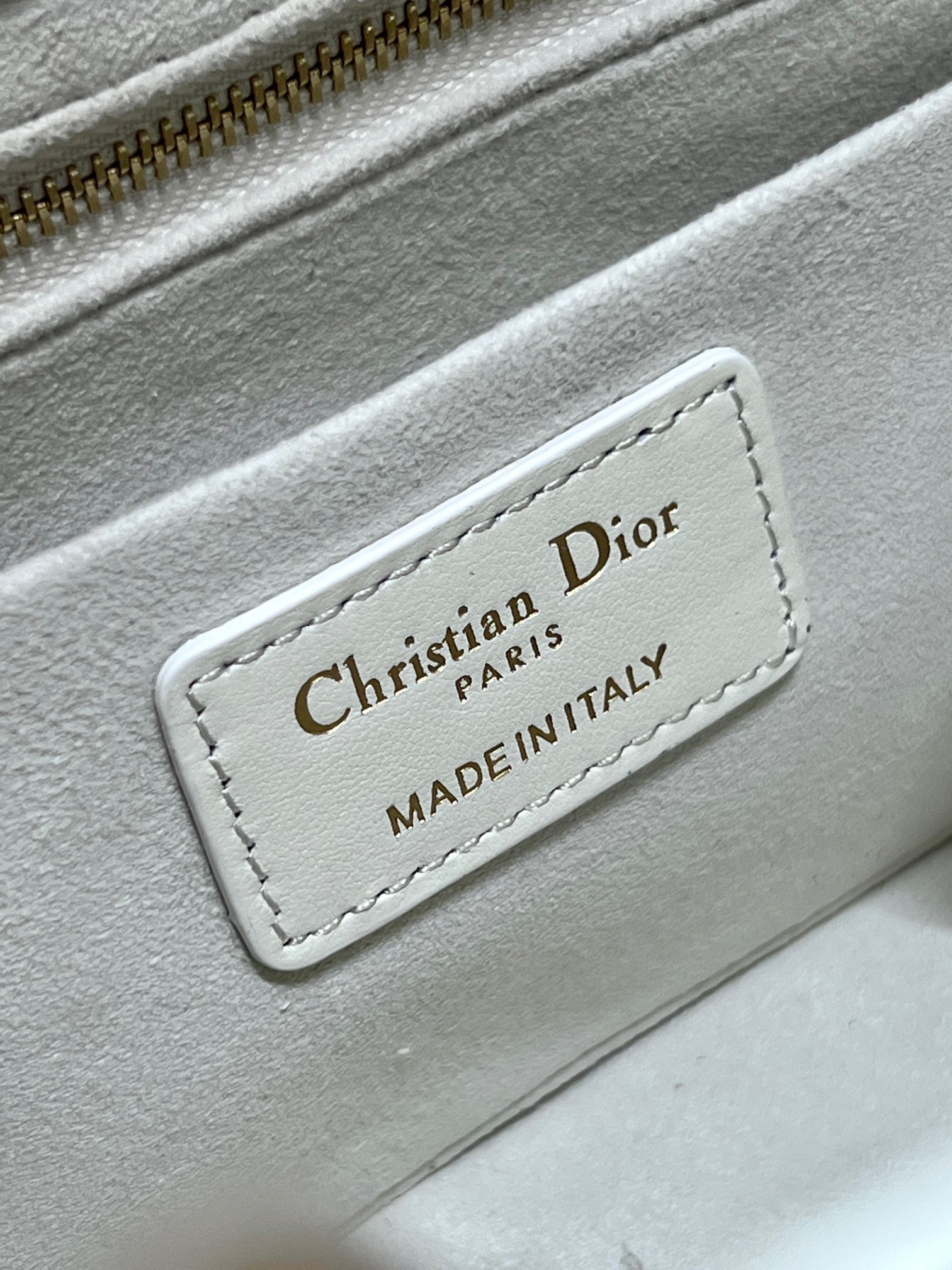 lady D*or 95•22  24×16.5×9.5cm