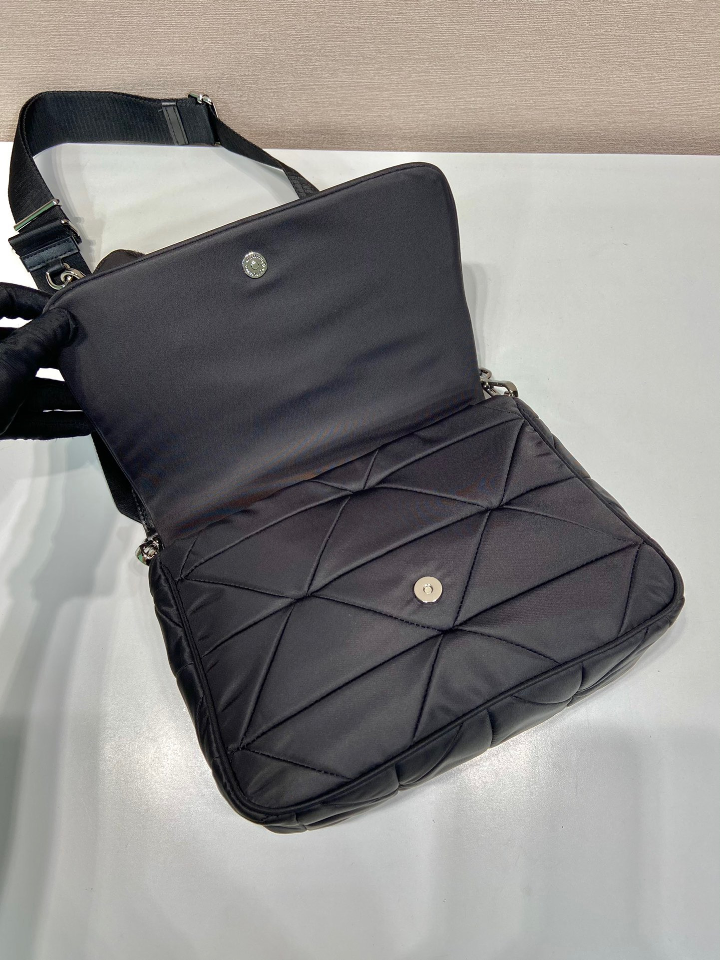 Pra*a padded re-nylon shoulder bag 17.5×24×8.5cm