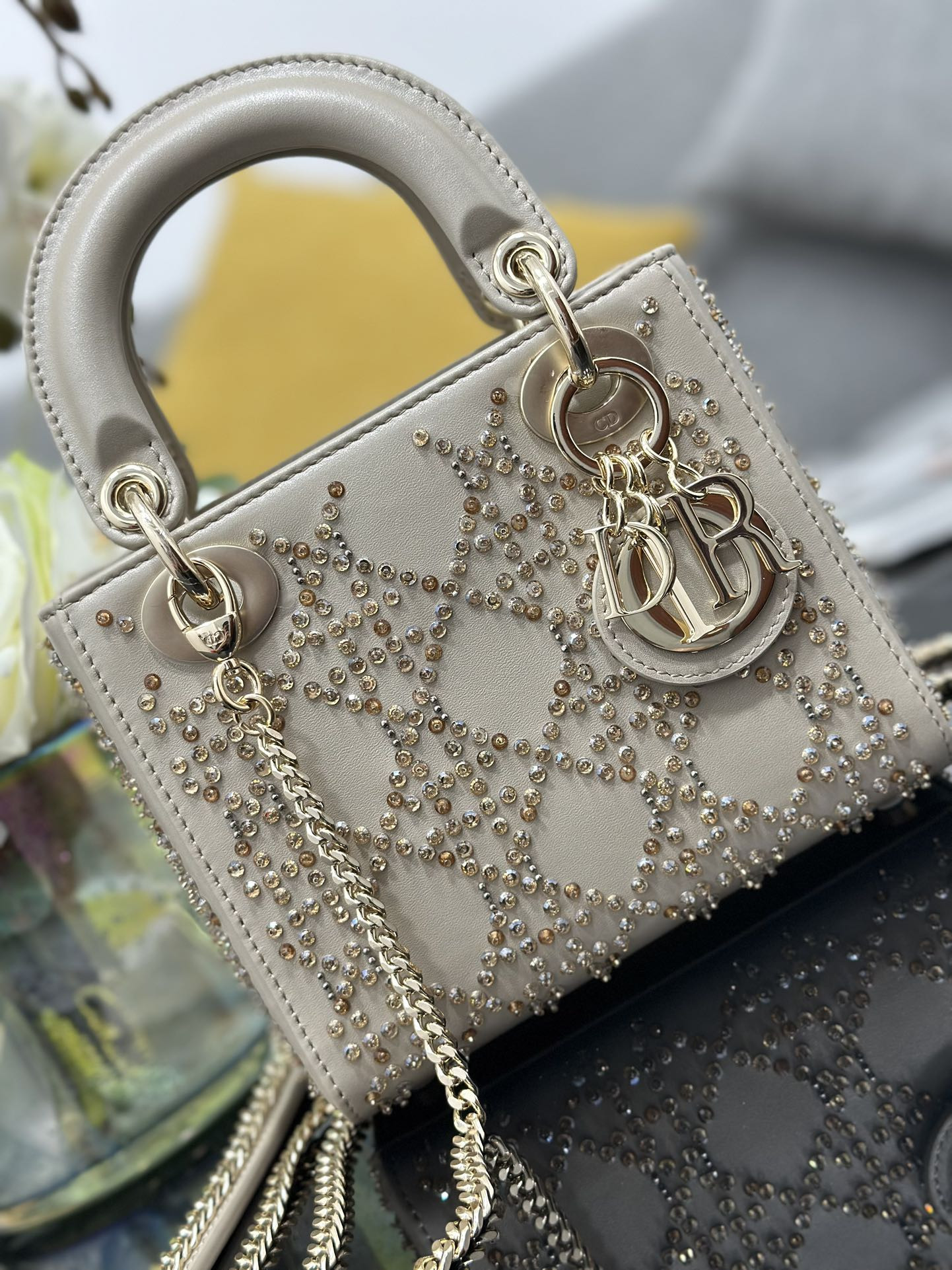 D*or mini lady D*or 17  x 15  x 7cm