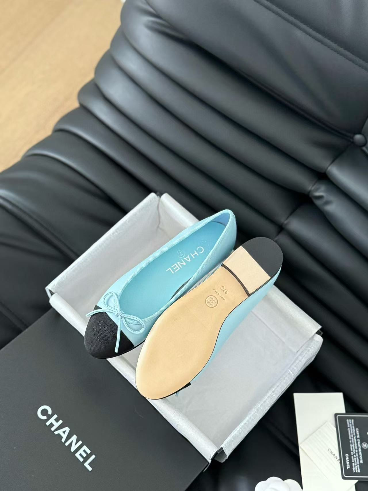 ua Ch*el ballet flats