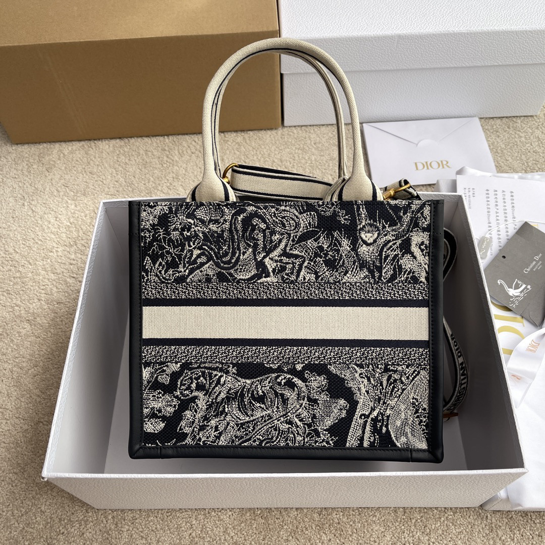 D*or  book tote  reverse  26.5×21×14cm
