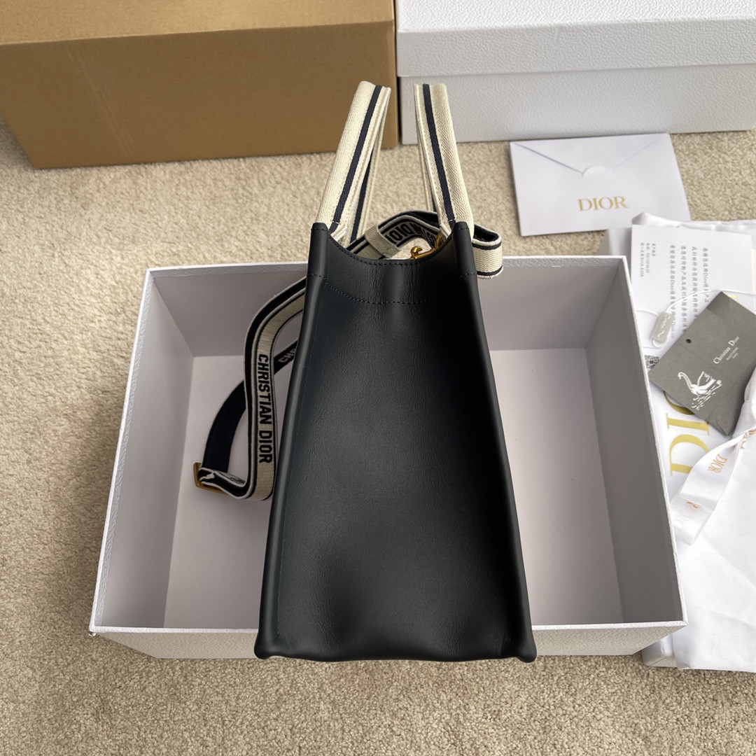 D*or  book tote  reverse  26.5×21×14cm