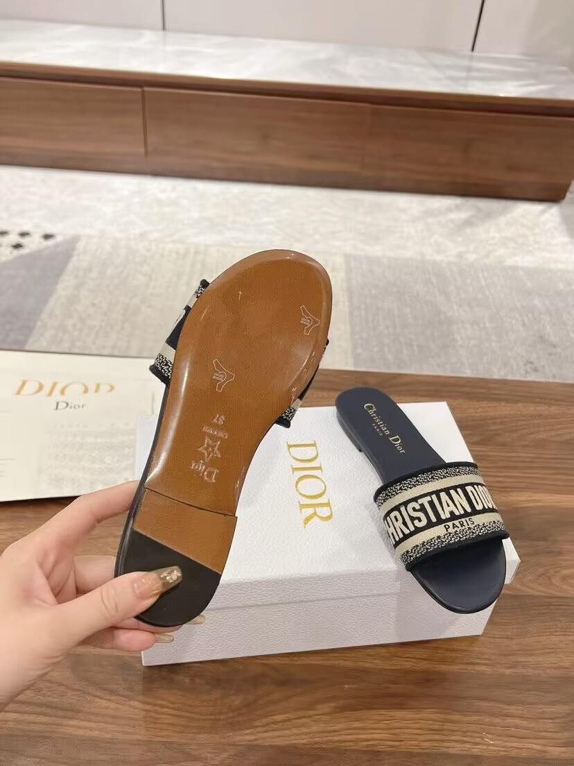 ua D*or dway slide