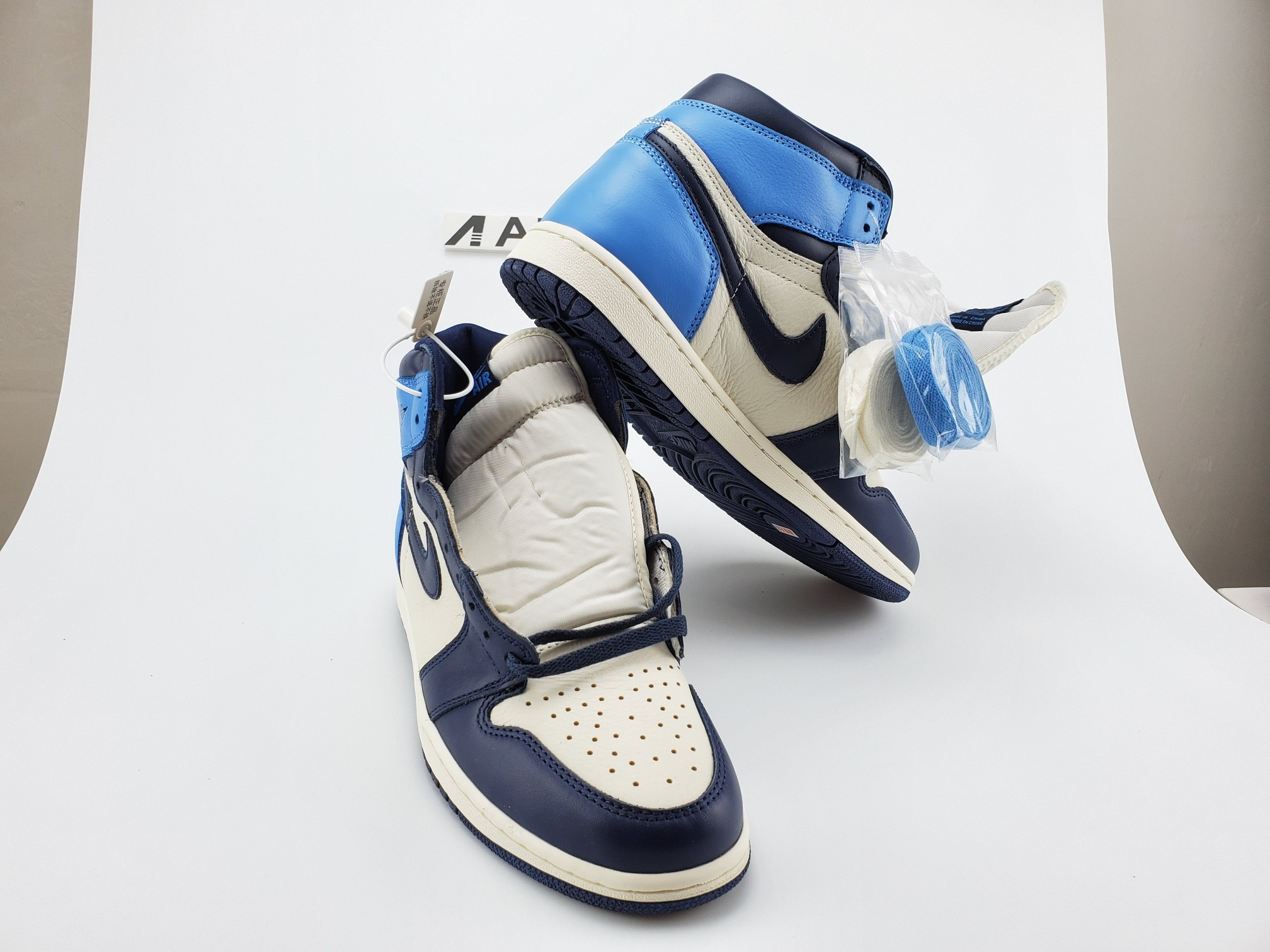 Air Jordan 1 Retro High  "Obsidian Blue"