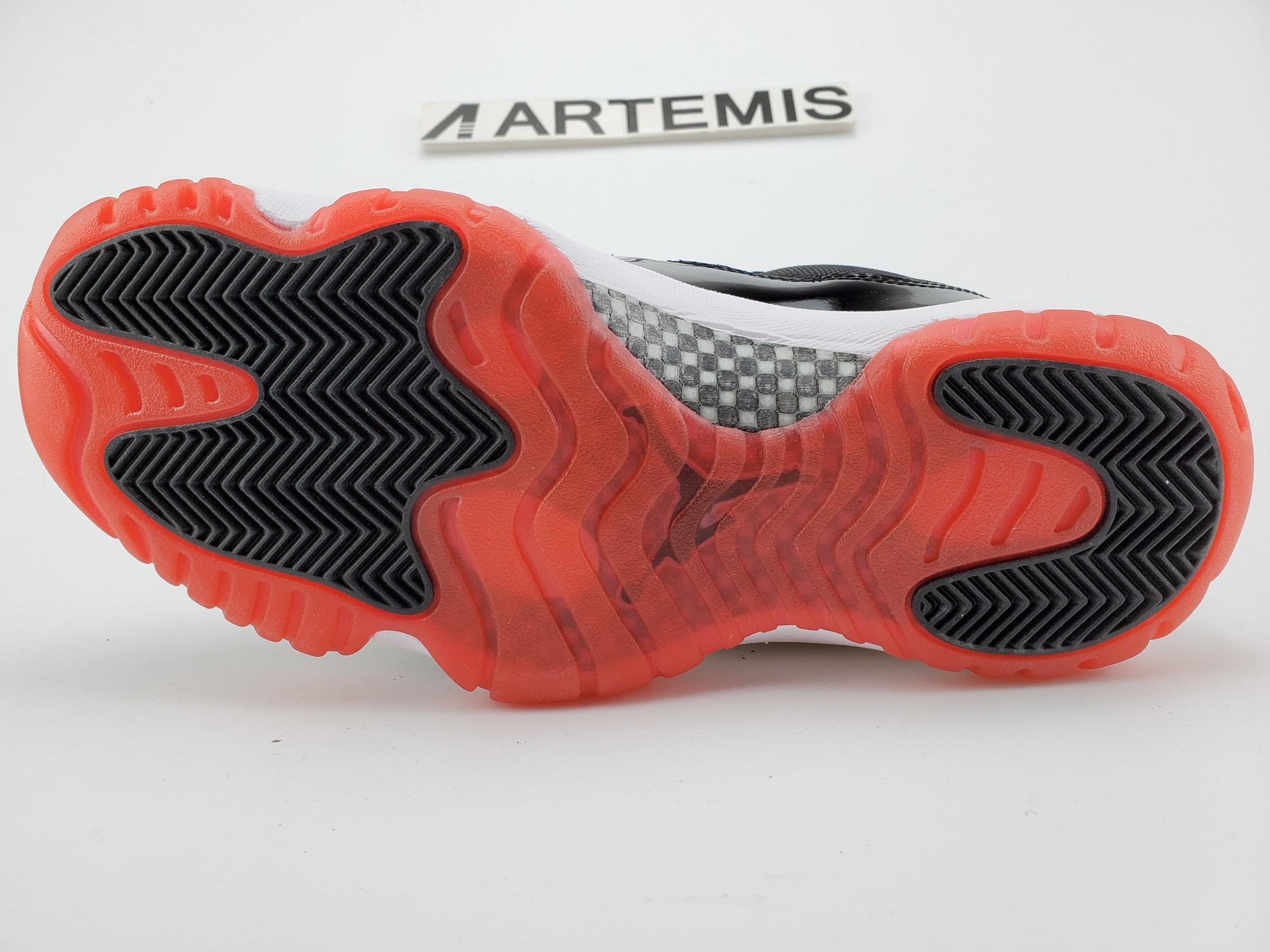 Air Jordan 11 Retro Low Bred