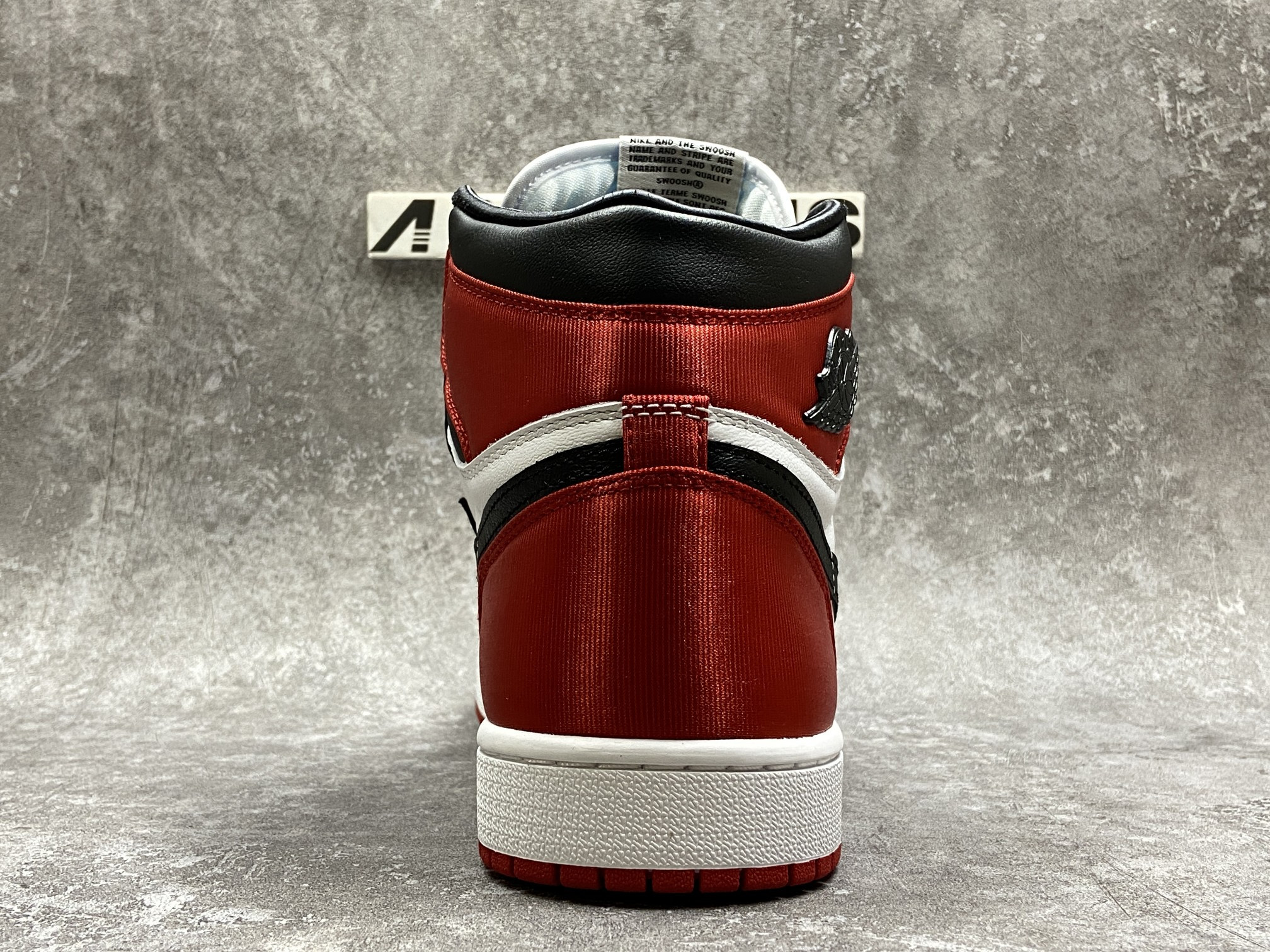 Air Jordan 1 Retro High Satin Black Toe