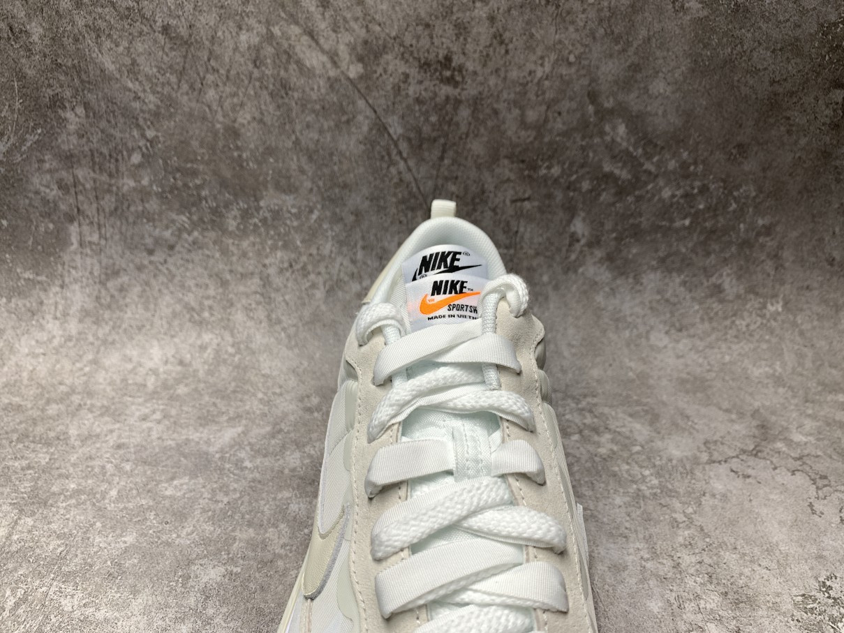 Nike Vaporwaffle Sacai Sail Gum