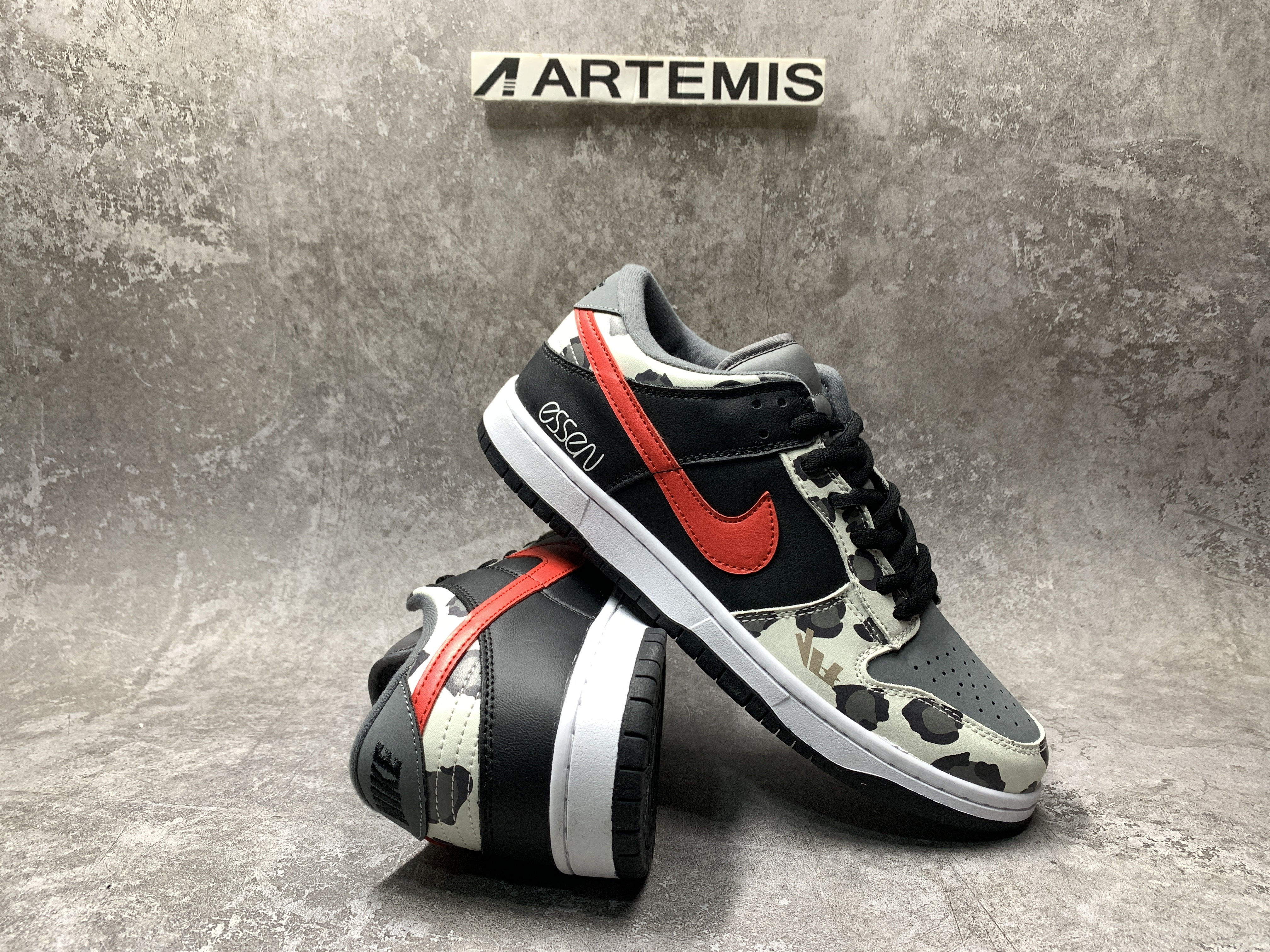 Nike Dunk SB Low Graffiti