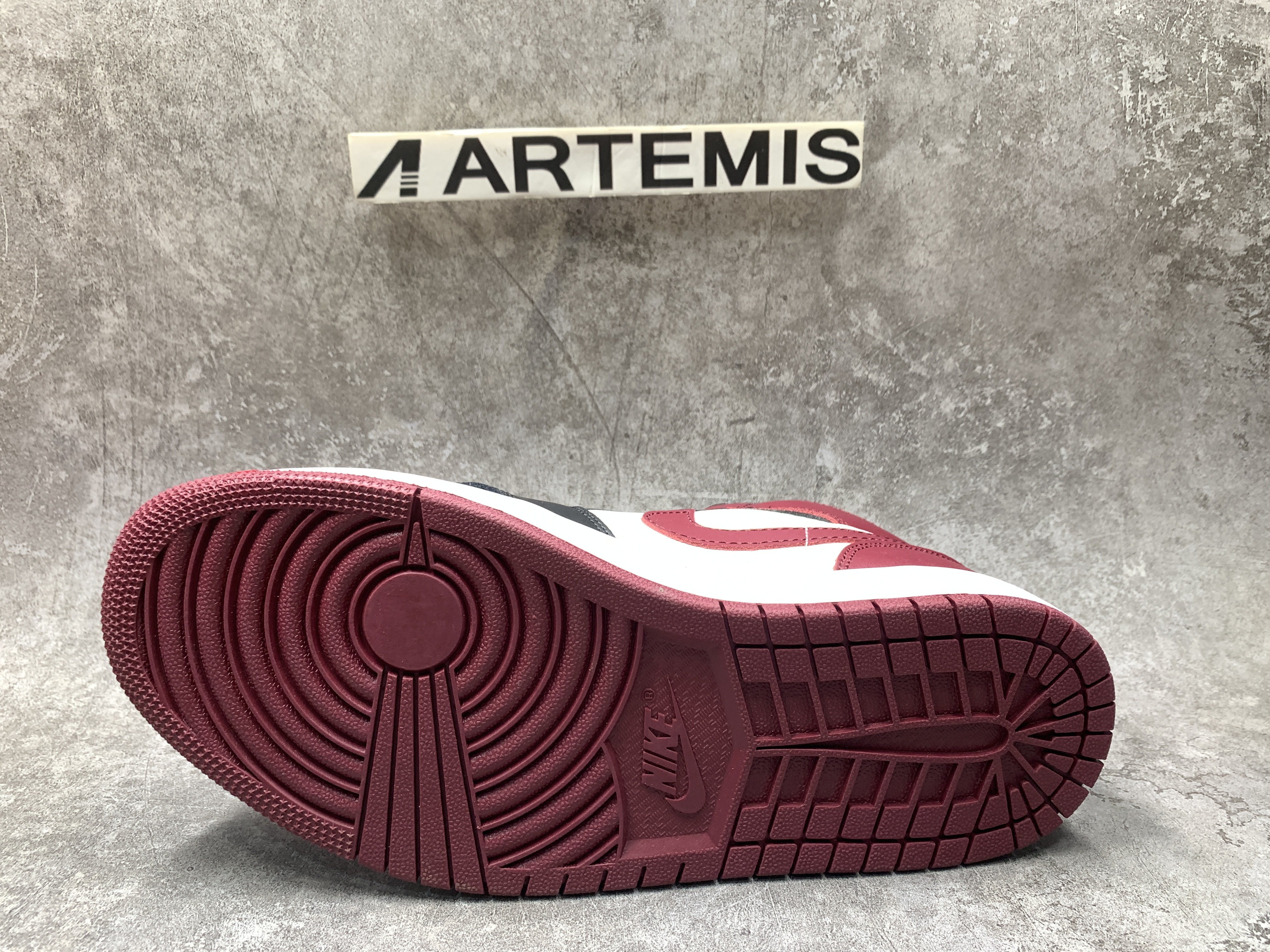 Air Jordan 1 Mid SE Black Dark Beetroot