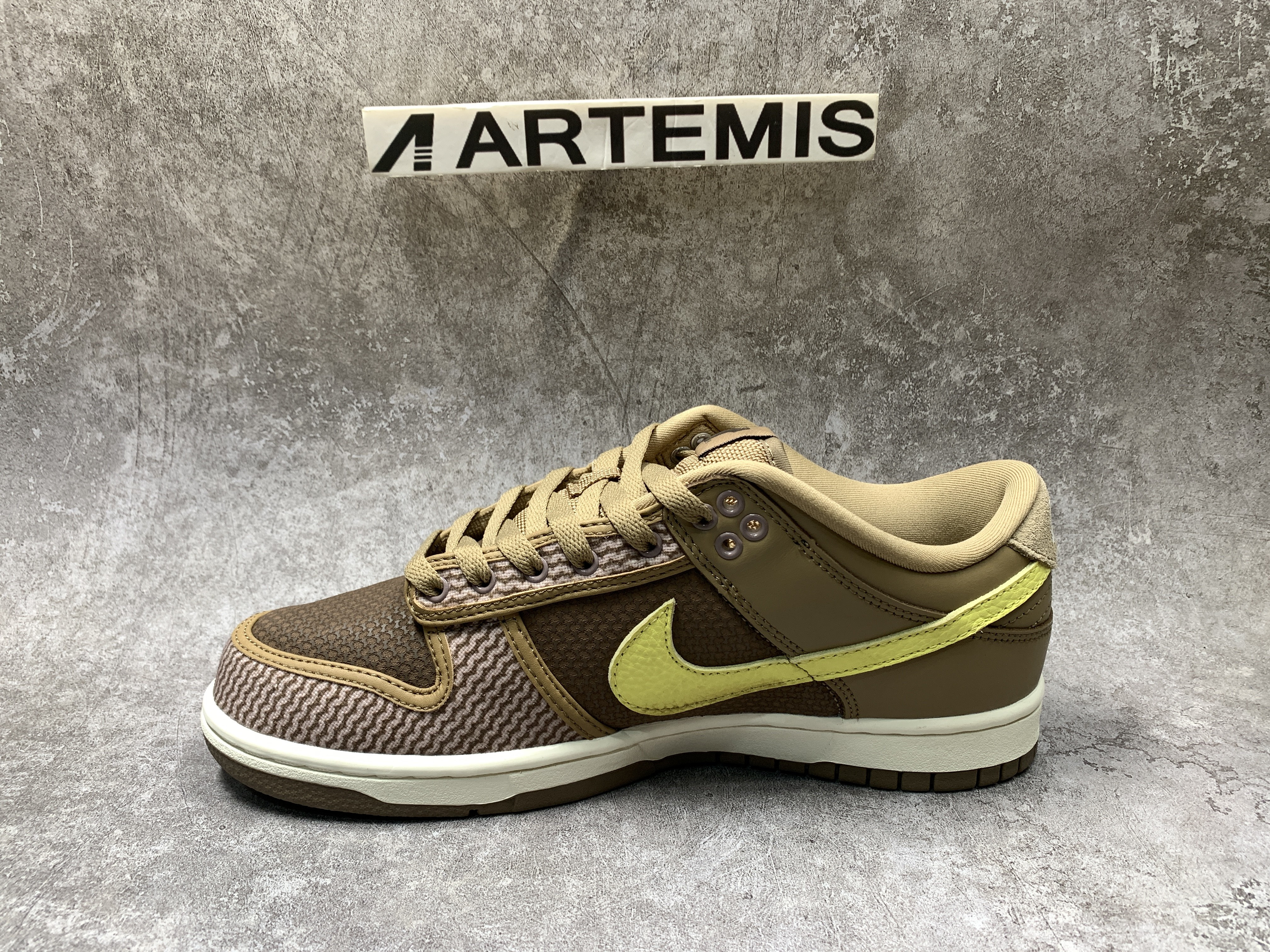 Nike Dunk Low SP UNDEFEATED Canteen Dunk vs. AF1 Pack