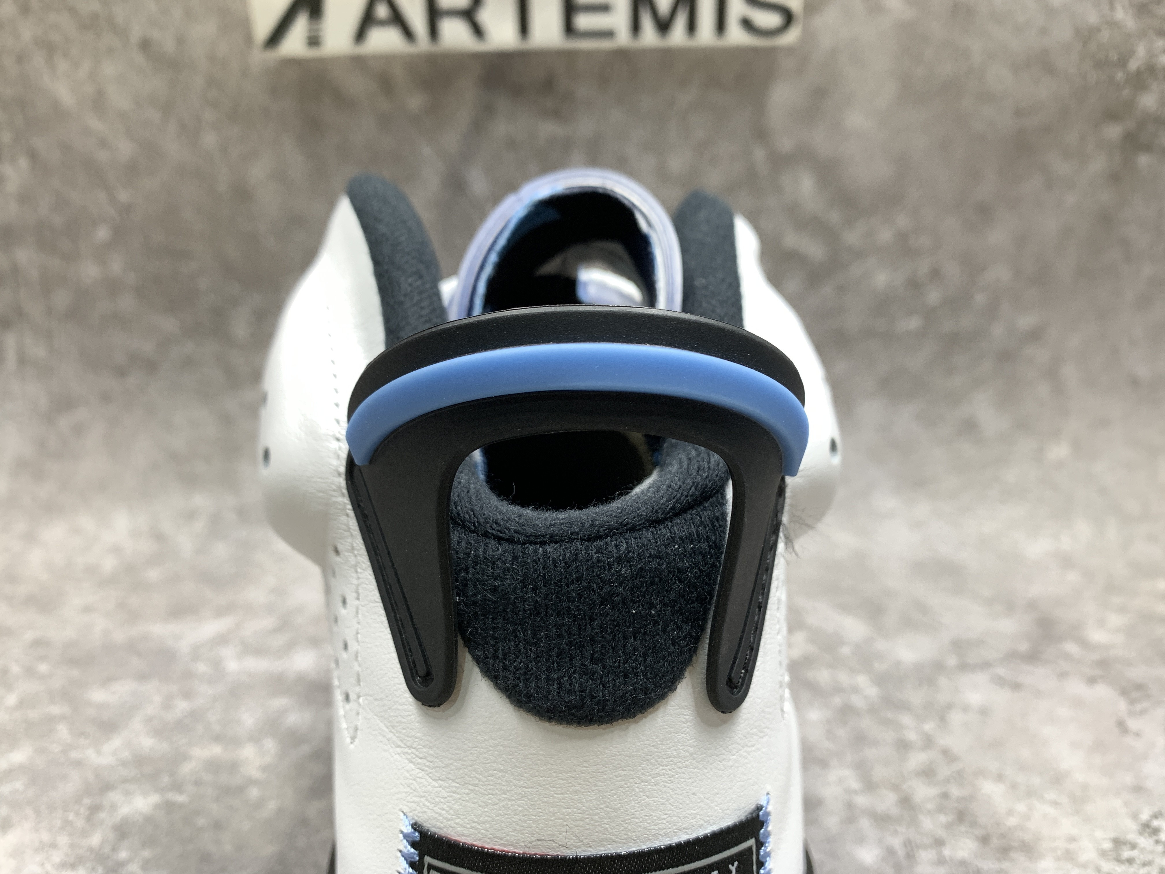 Air Jordan 6 UNC