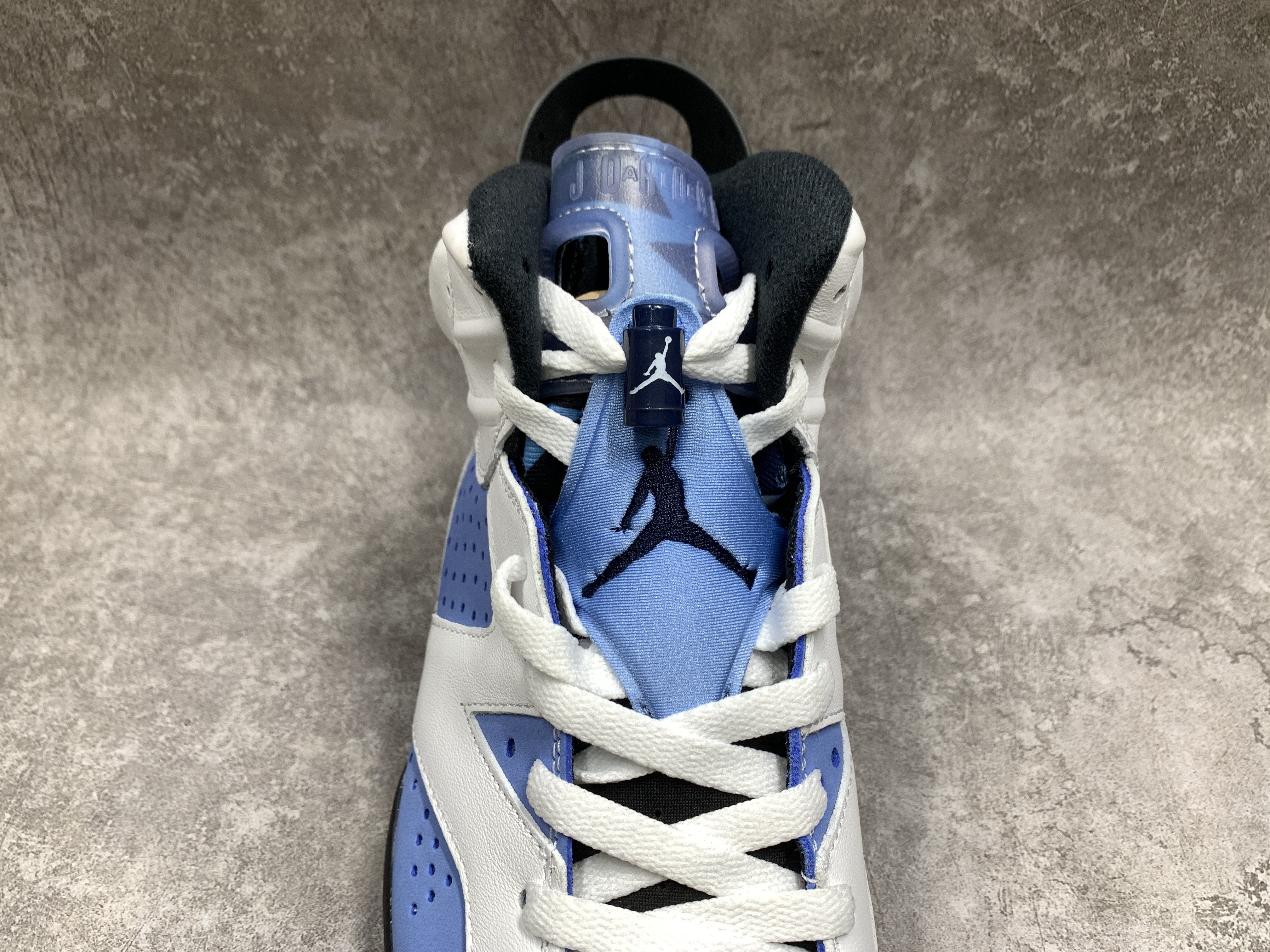 Air Jordan 6 UNC