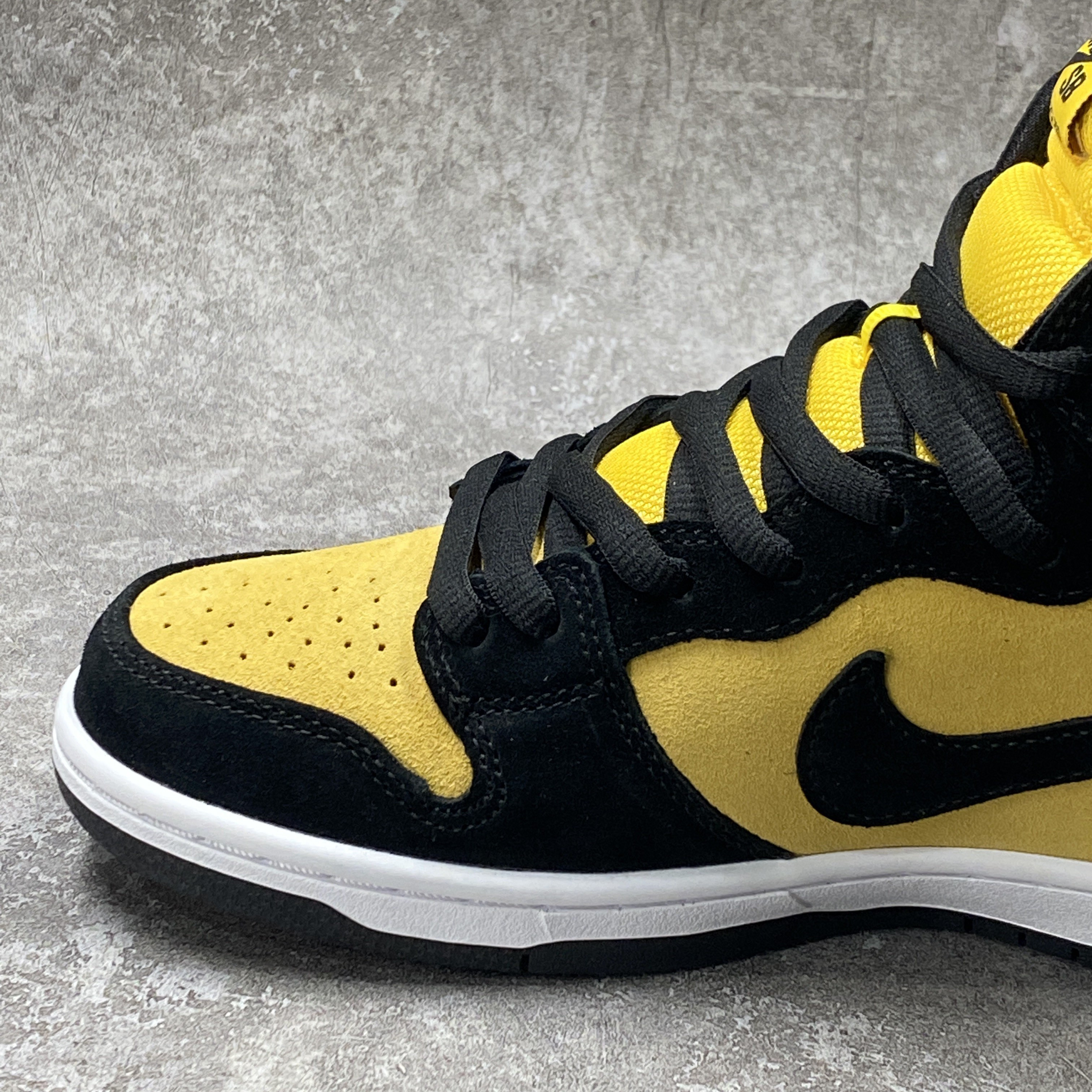 Nike SB Dunk High Pro Reverse Goldenrod