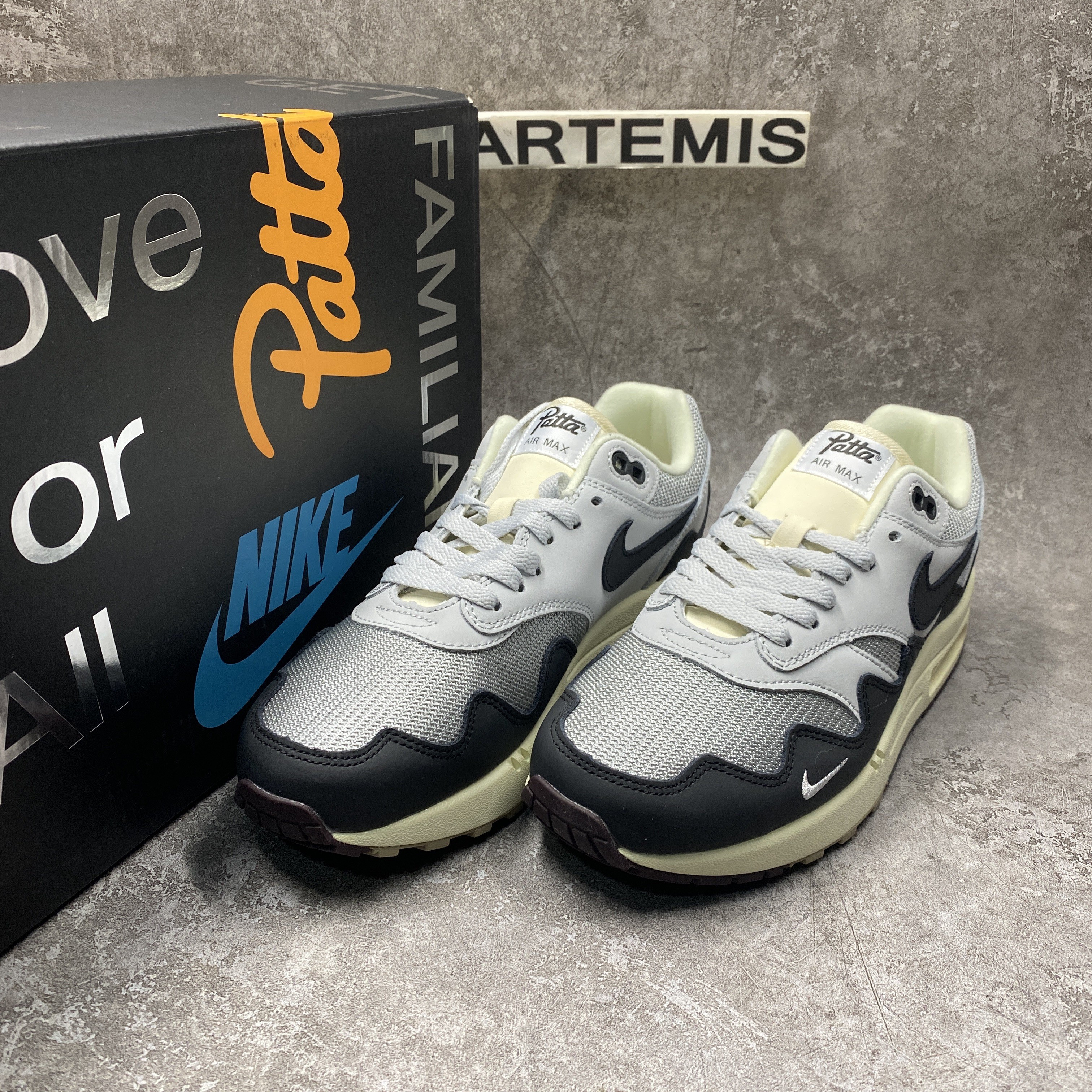 Nike Air Max 1 x Patta White Grey