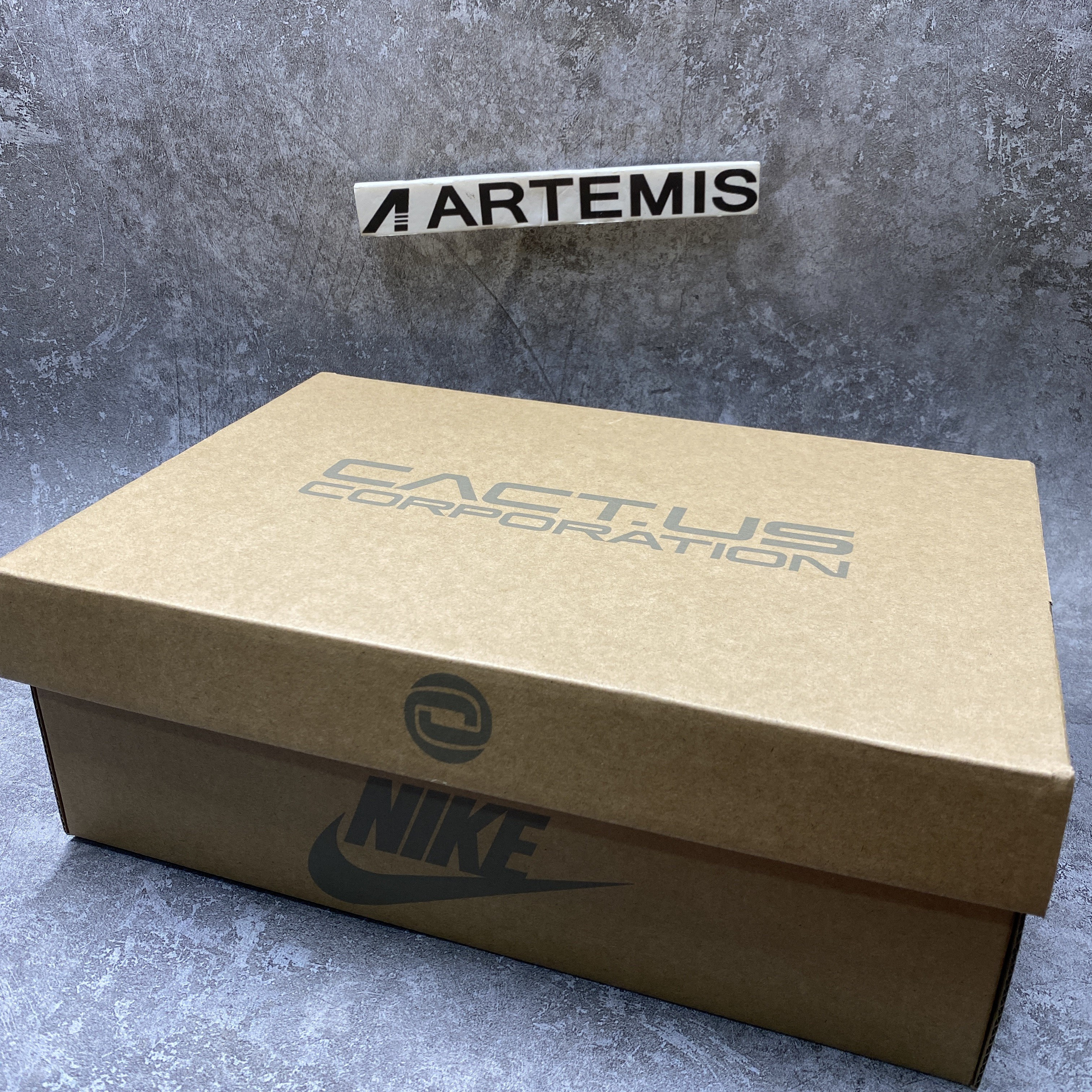 Nike Air Max 1 Travis Scott Cactus Jack Saturn Gold