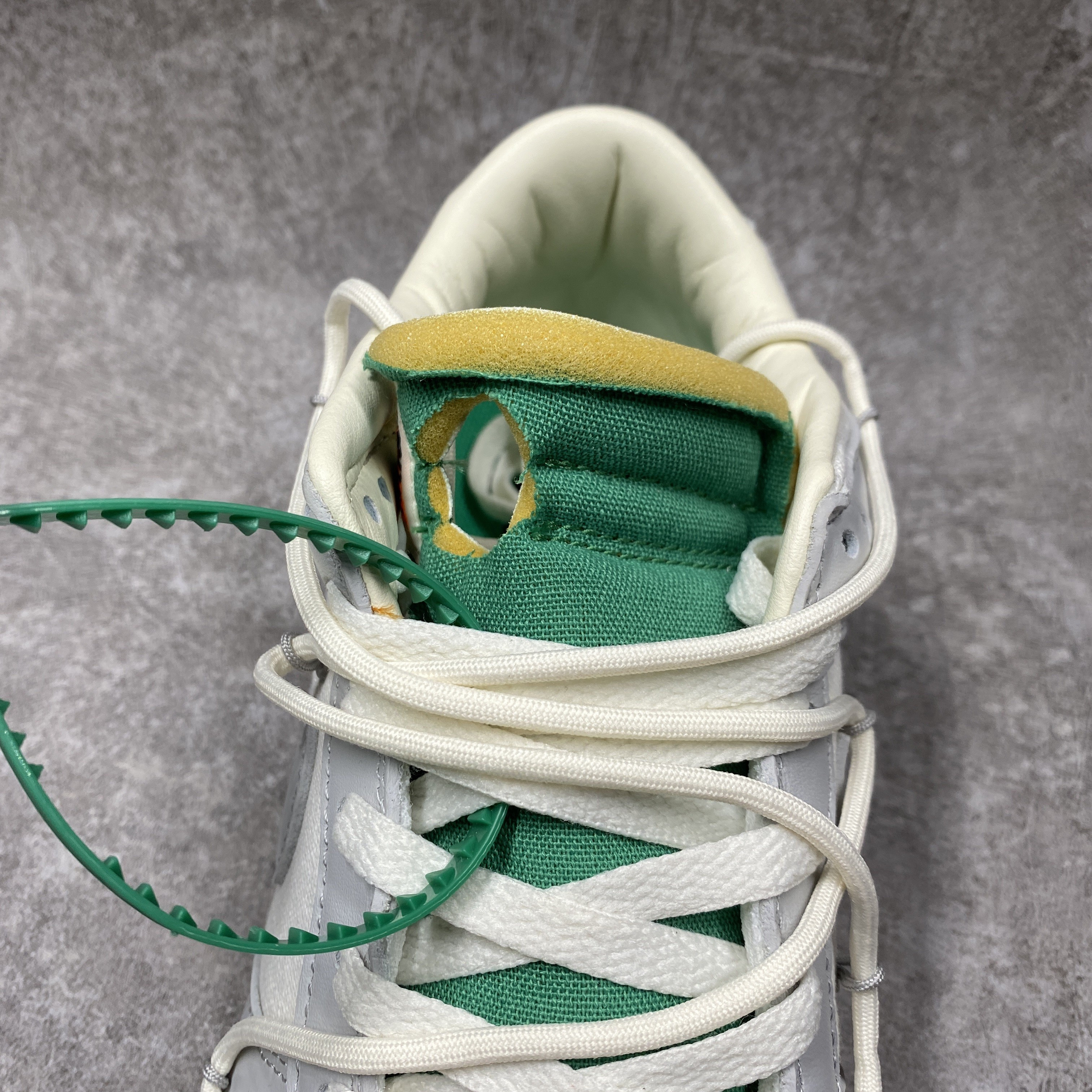 Nike Dunk Low Off-White Lot 25