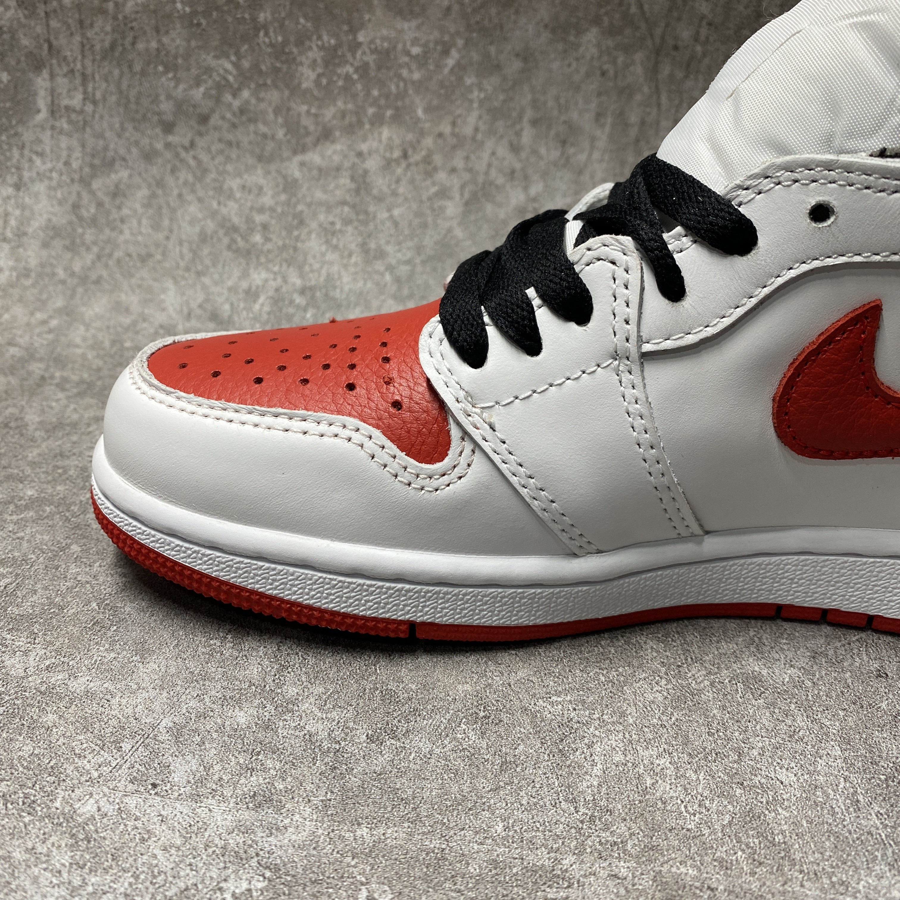 Air Jordan 1 High OG Heritage