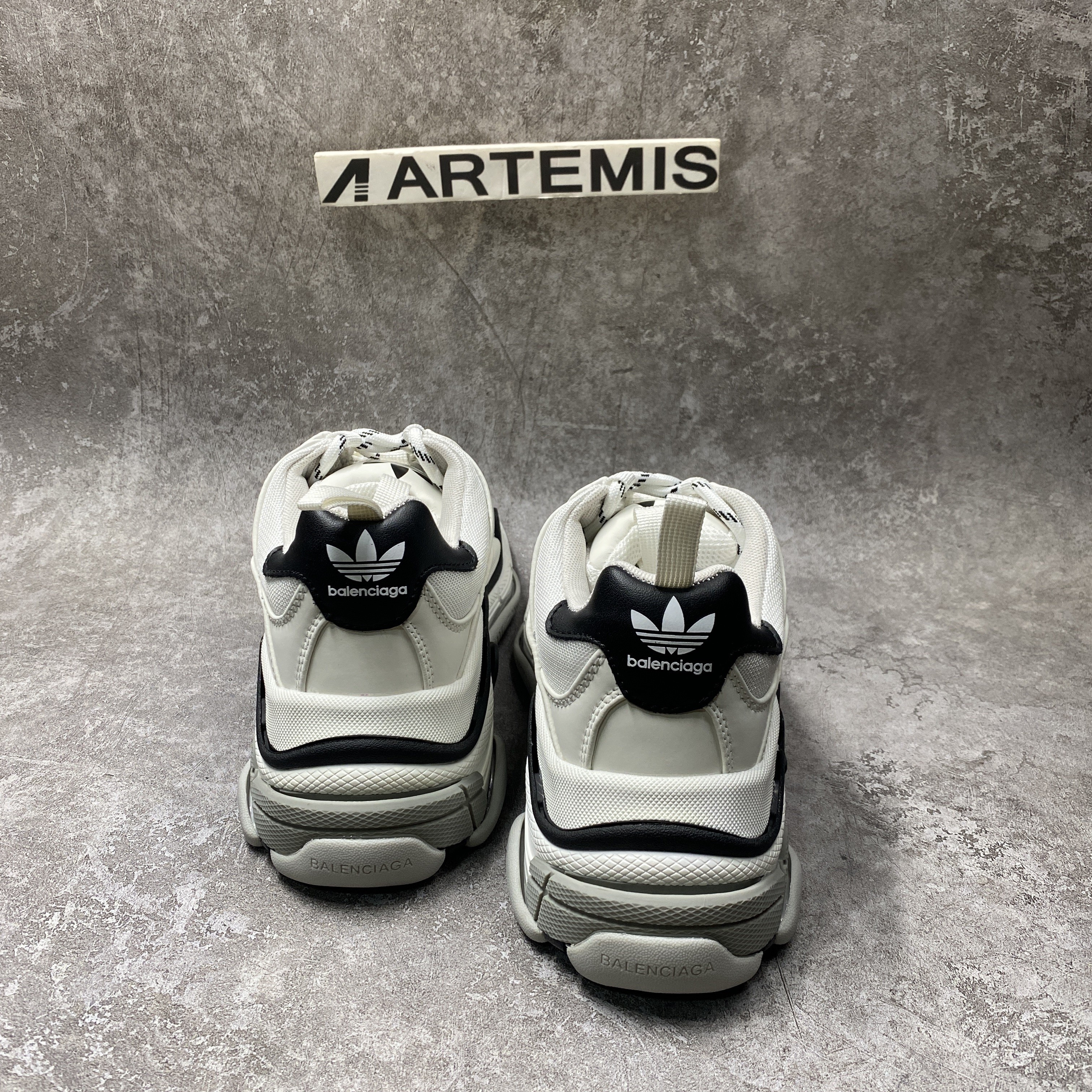 Ba*len*cia*ga triple s sneaker clearsole fluo black white