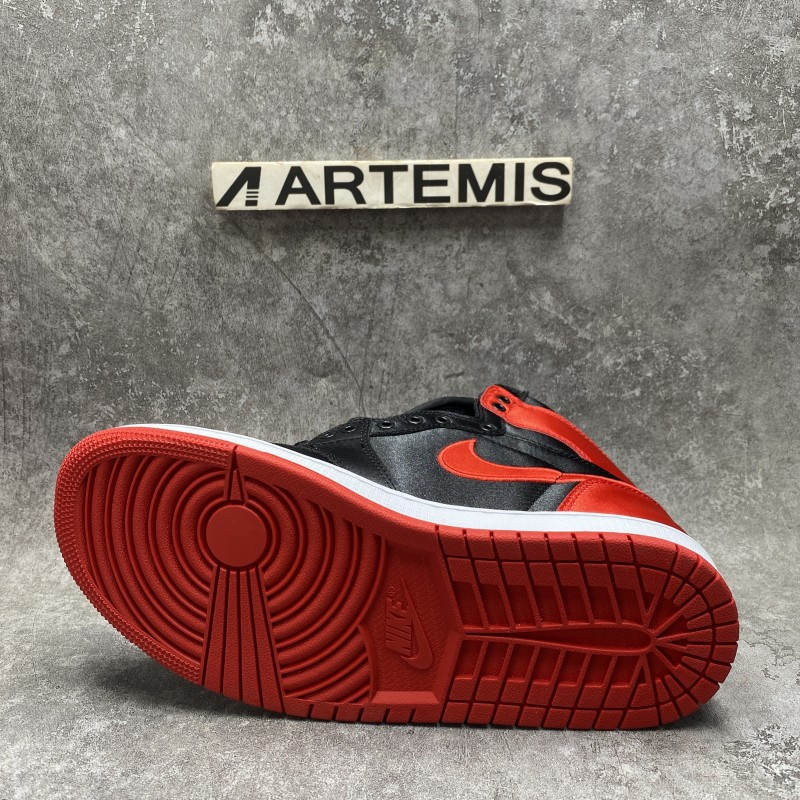 Air Jordan 1 High OG WMNS Satin Bred
