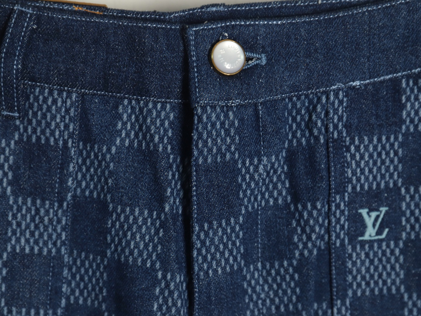 l0*is V*t0n lv shorts