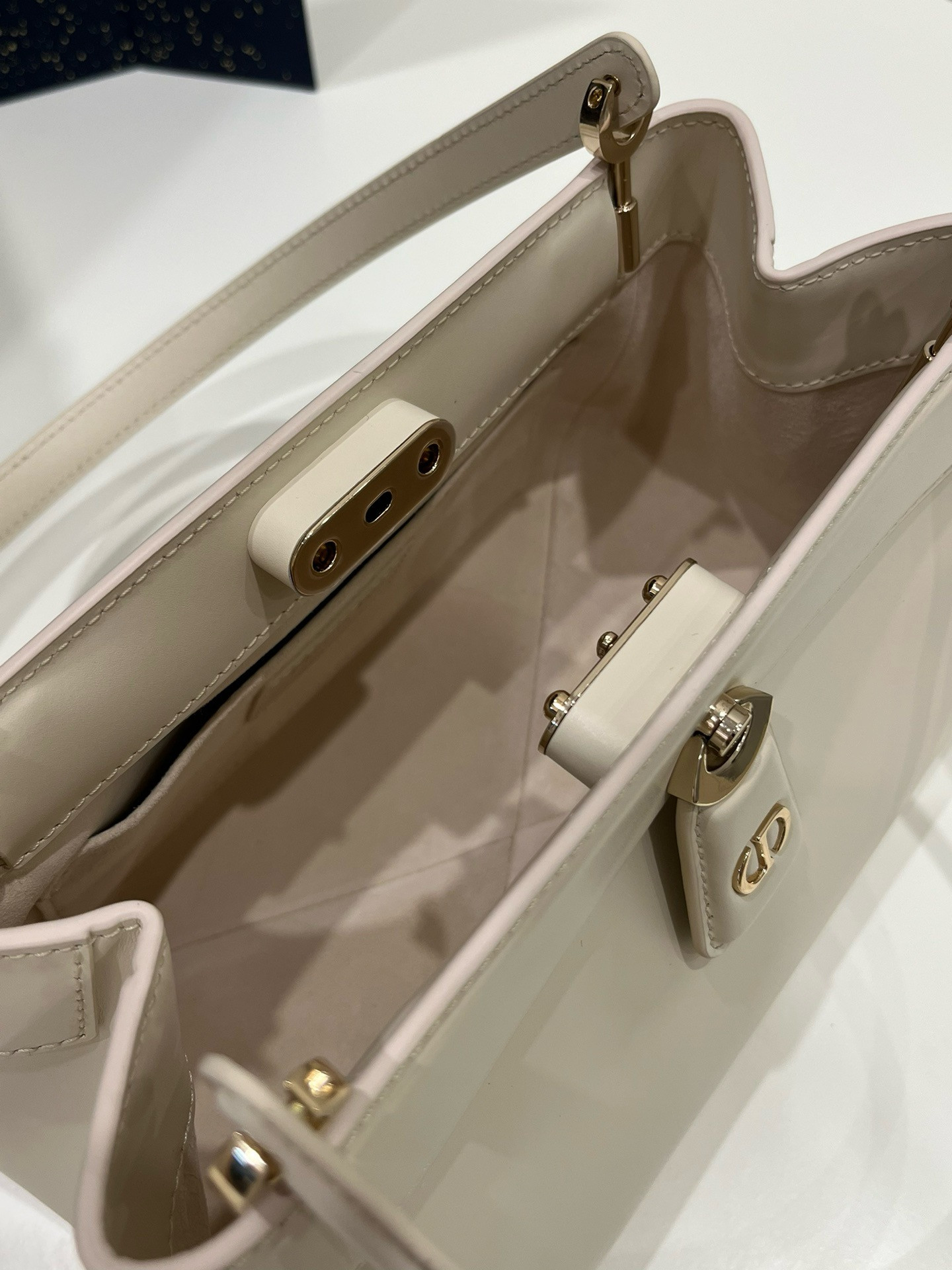 ch**an D*or small D*or key bag  8.5x5x4.5 in