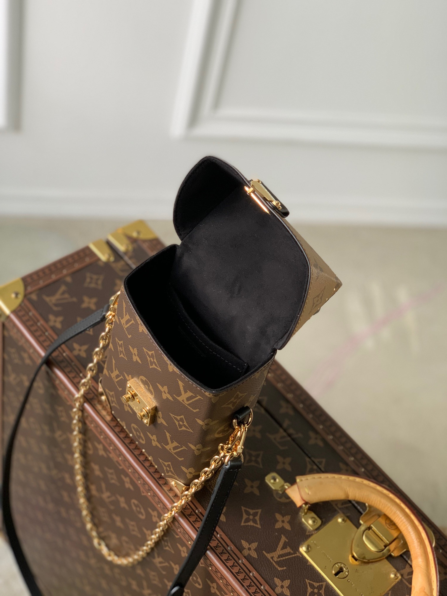 LV Camera Box M82465