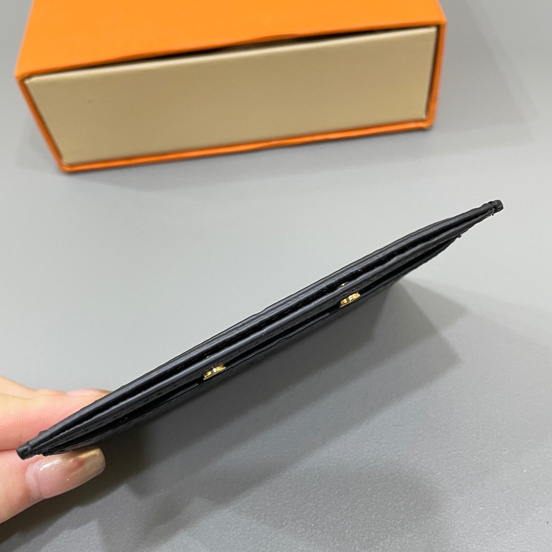 LV CARD HOLDER M81282