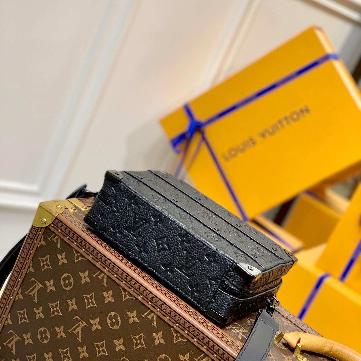lv HANDLE SOFT TRUNK M59163