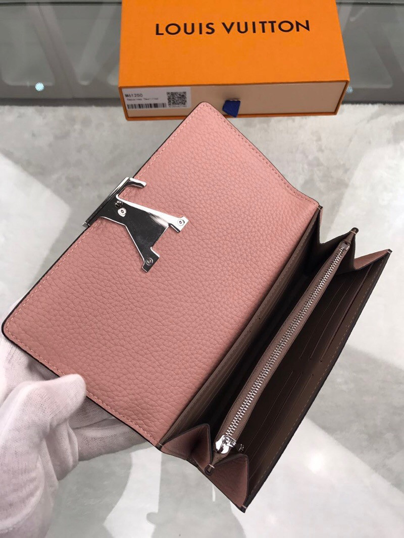 LV CAPUCINES Wallet M61250