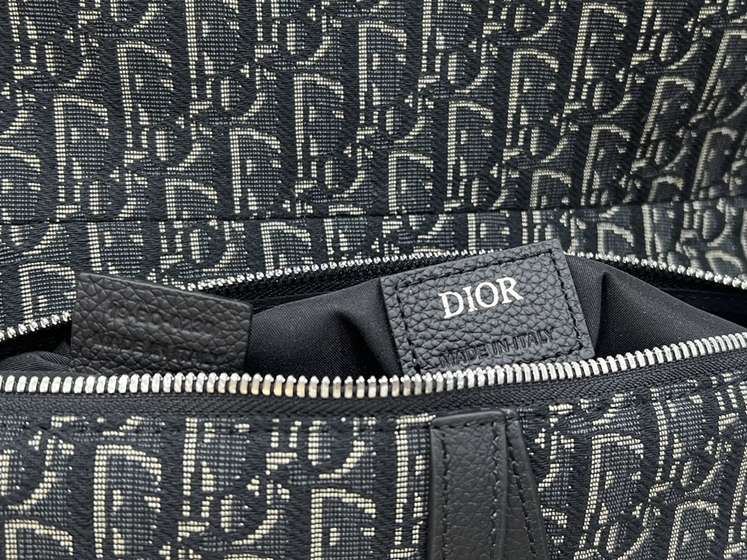 ch**an D*or saddle crossbody bag oblique canvas 26 x 19 x 4.5 cm