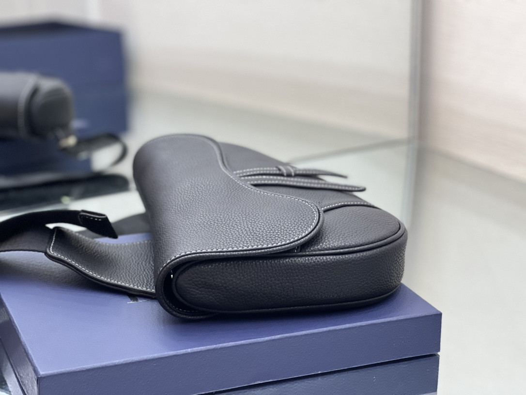 D*or saddle bag black grained calfskin 26 x 19 x 4.5 cm