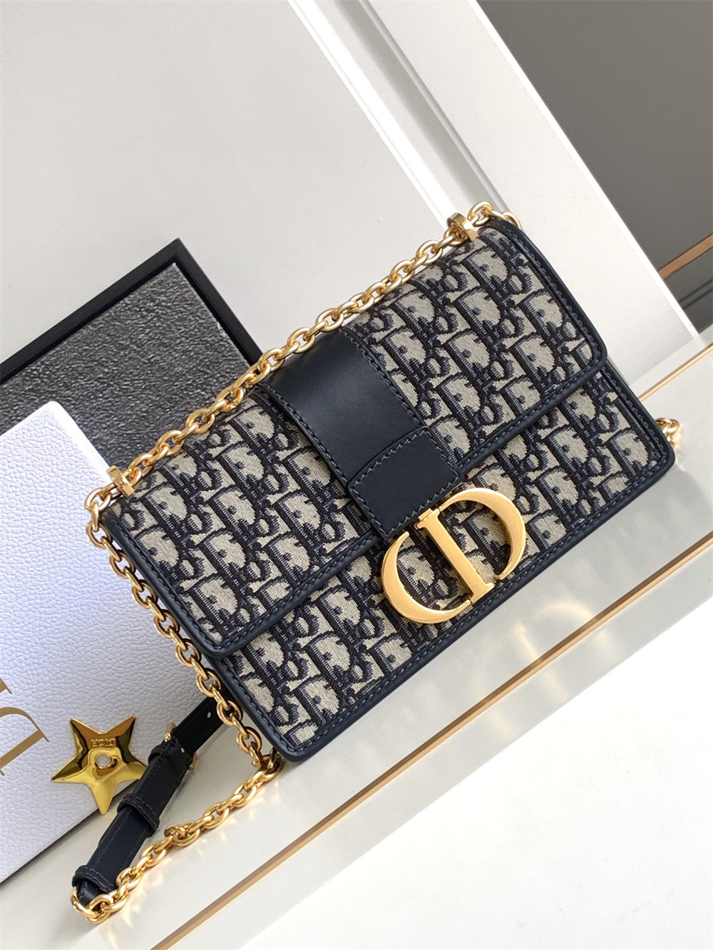 D*or 30 montaigne east-west bag with chain blue D*or oblique jacquard 25x16.5x8 cm
