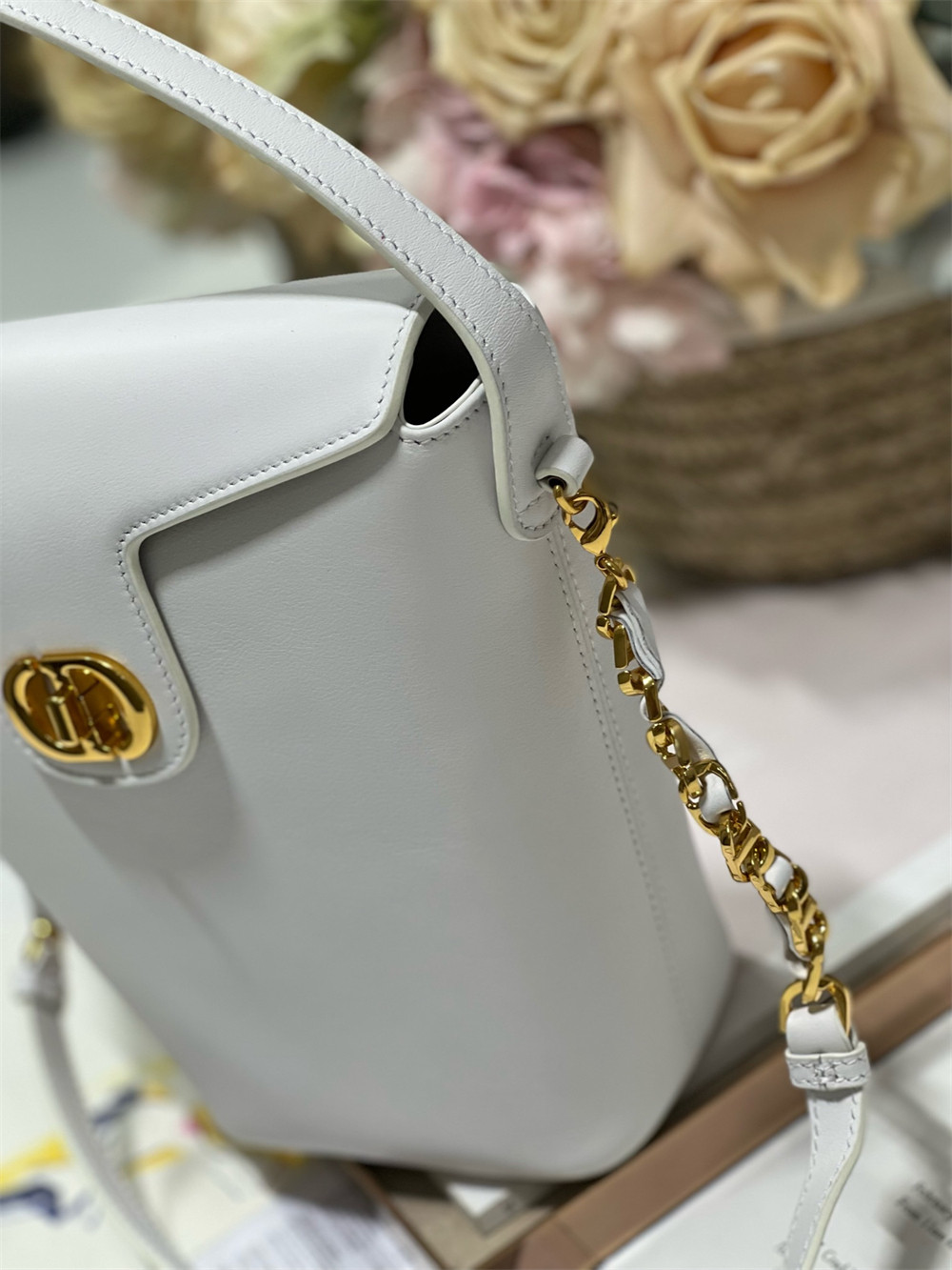 D*or 30 montaigne large chain bucket bag white