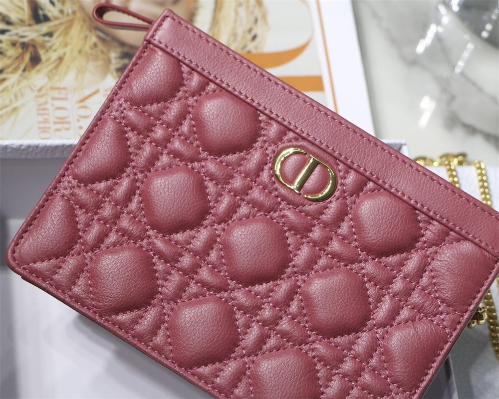 d*or caro zipped pouch with chain red S*pple cannage calfskin 19 x 14 x 4.5 cm