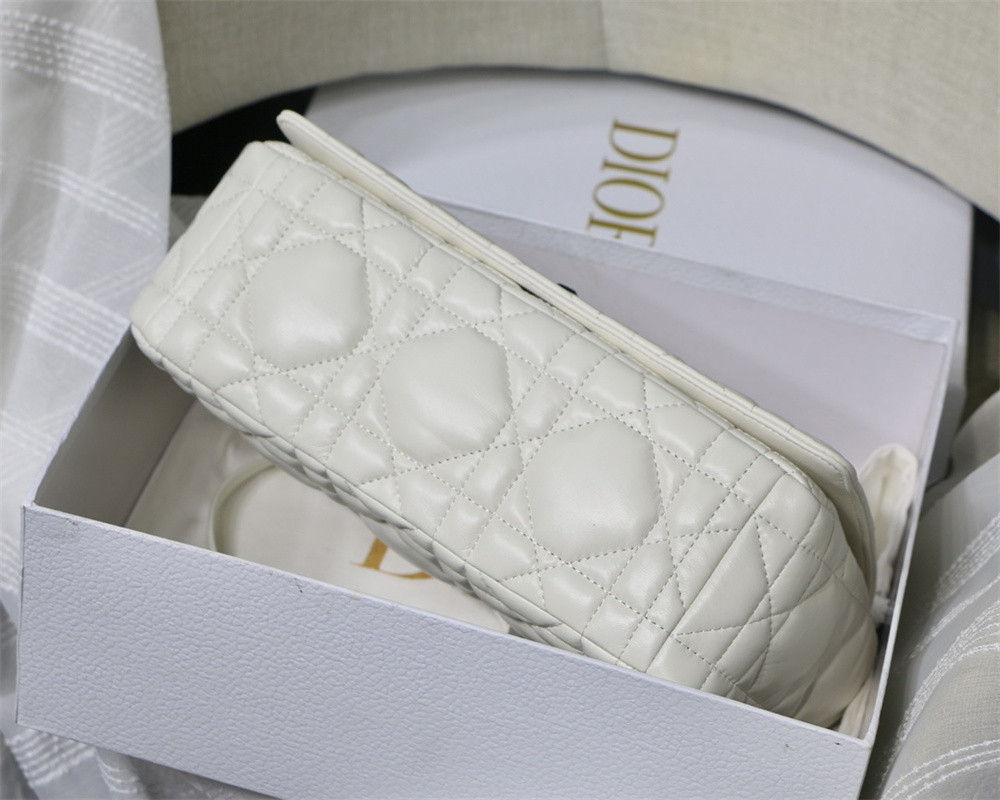large d*or caro bag ivory S*pple cannage calfskin with silver hardware 29 x 18 x 10 cm