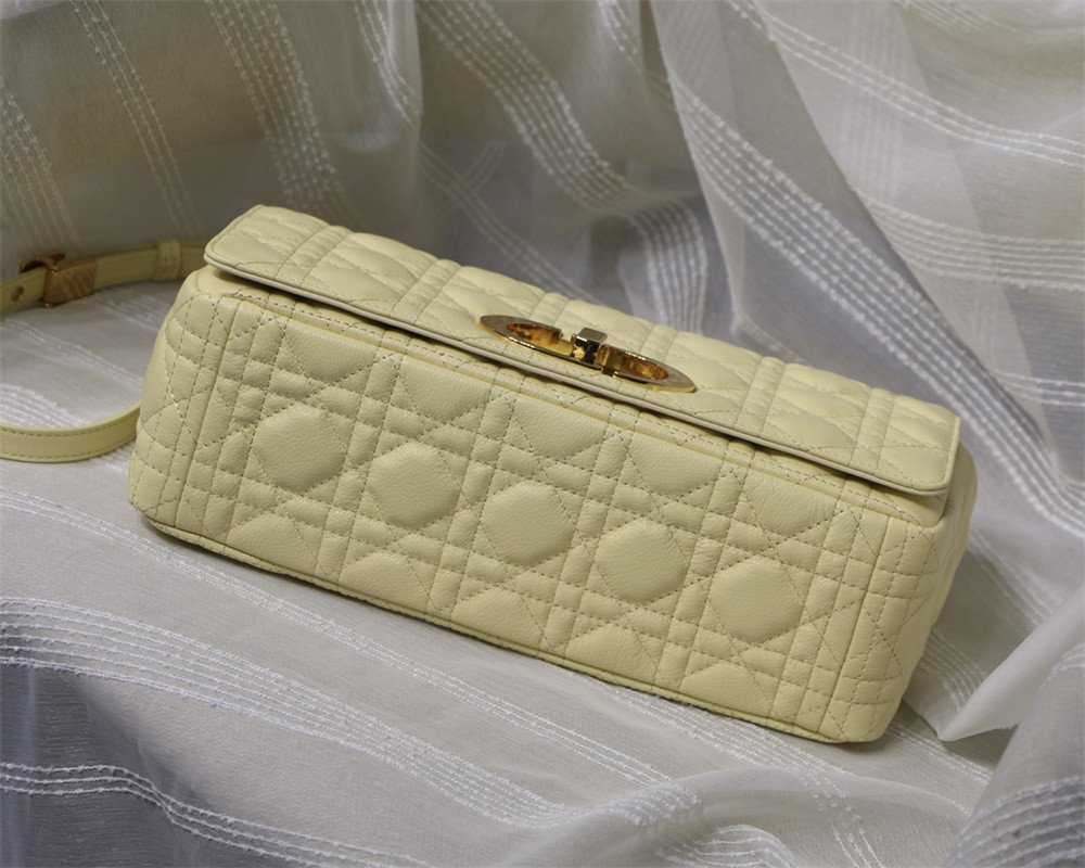 large d*or caro bag light yellow S*pple cannage calfskin 29 x 18 x 10 cm