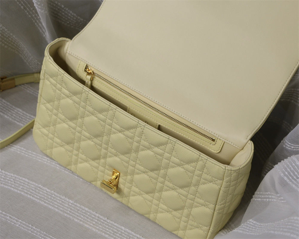 large d*or caro bag light yellow S*pple cannage calfskin 29 x 18 x 10 cm