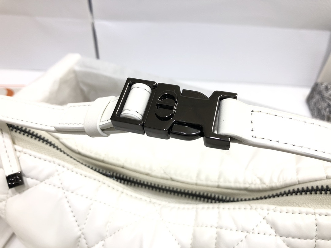 medium D*or travel nomad pouch