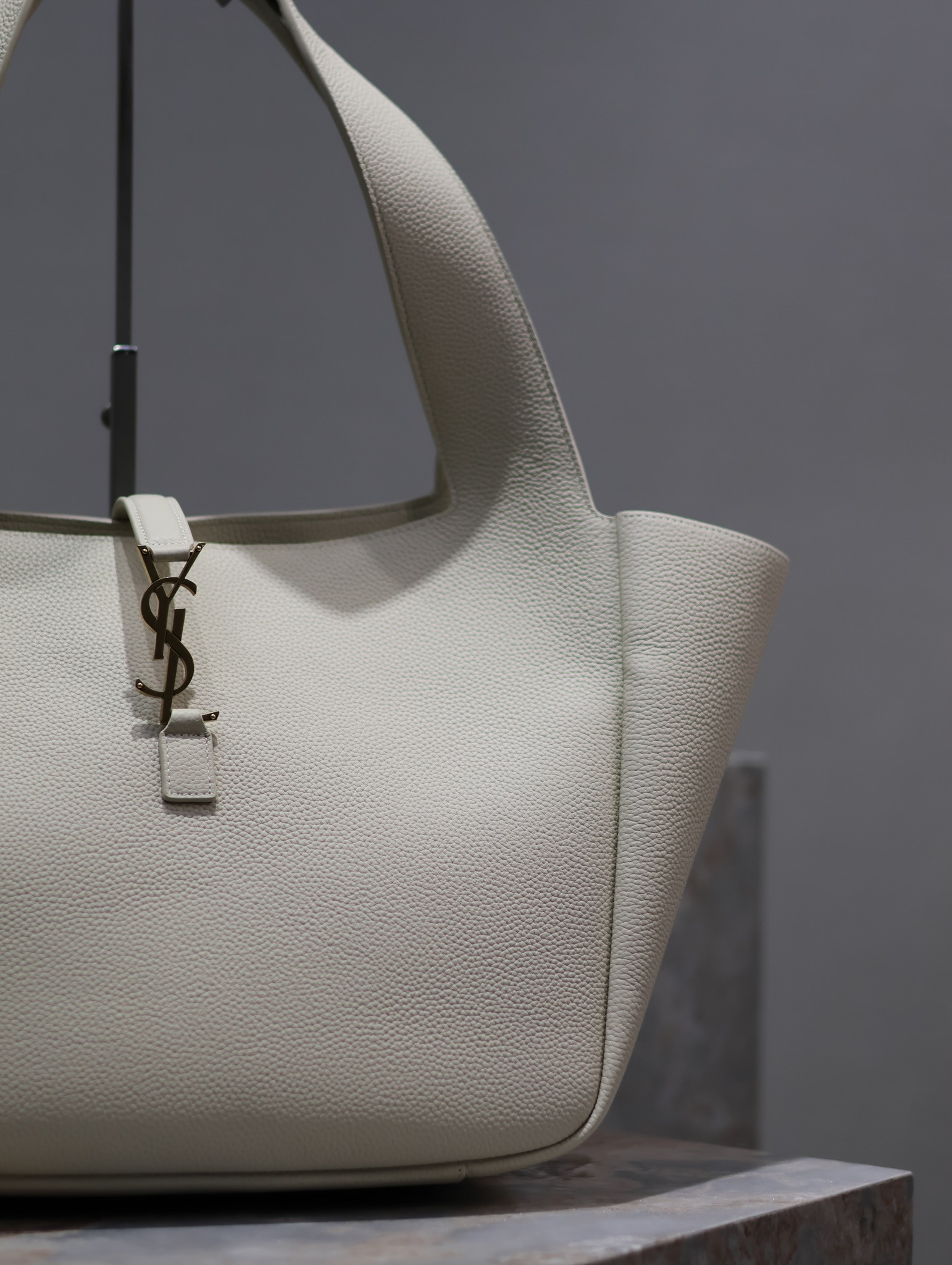 Y*L bea in grained leather white