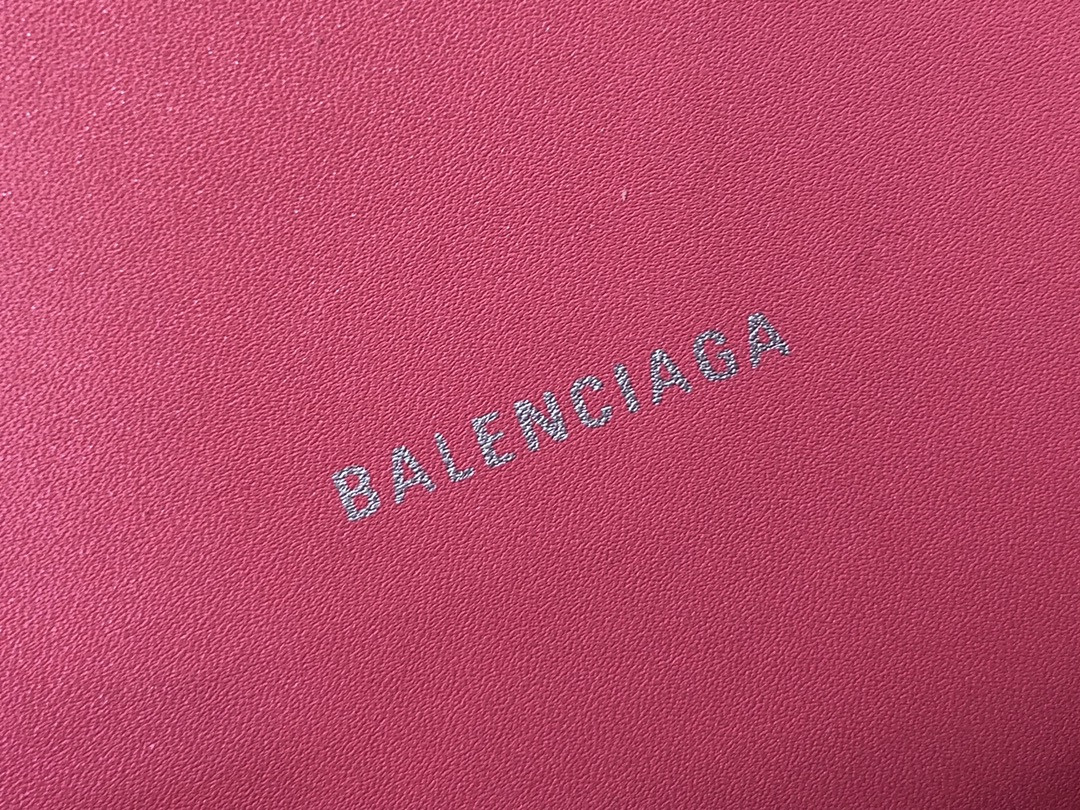 Ba*len*cia*ga women