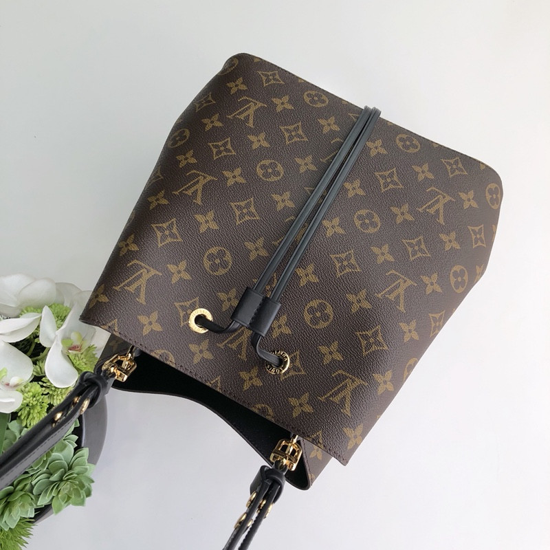 LV NÉONOÉ MM M44020 10.2 x 10.2 x 6.9 inches