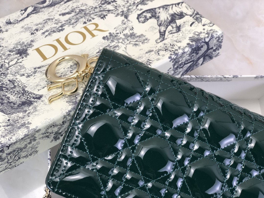 lady D*or pouch dark green patent cannage calfskin 8.5 x 4.5 x 1 inches