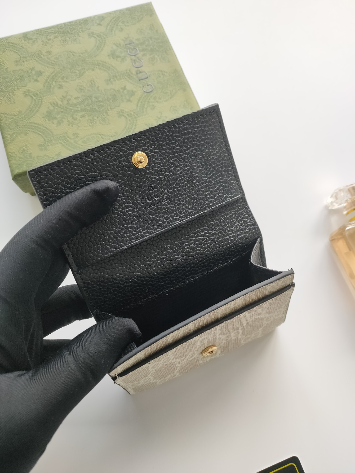 G*u*i gg  card case wallet
