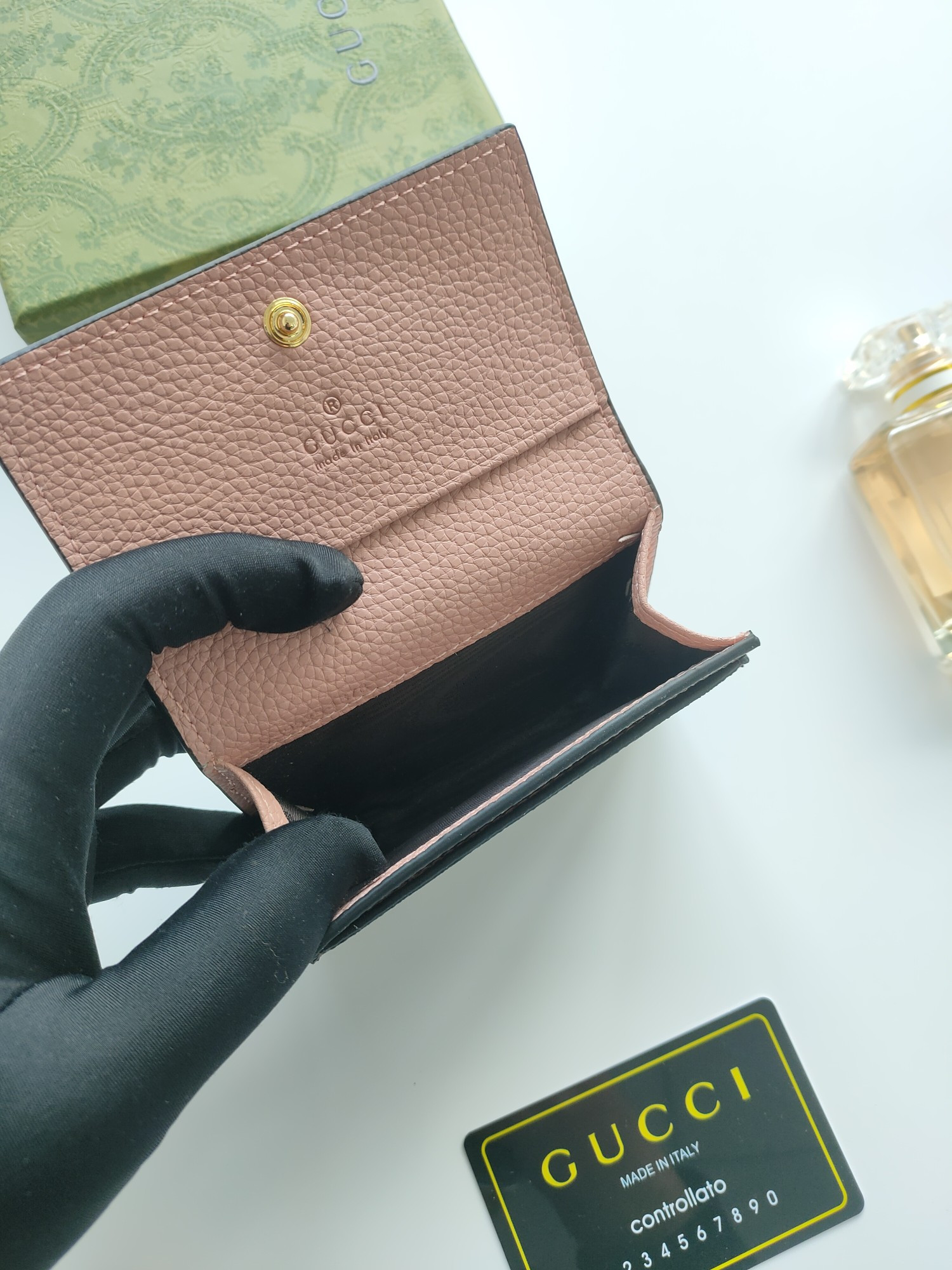 G*u*i gg  card case wallet