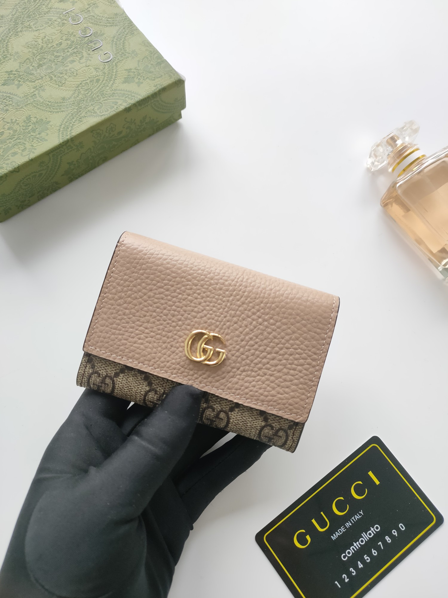 G*u*i gg  card case wallet