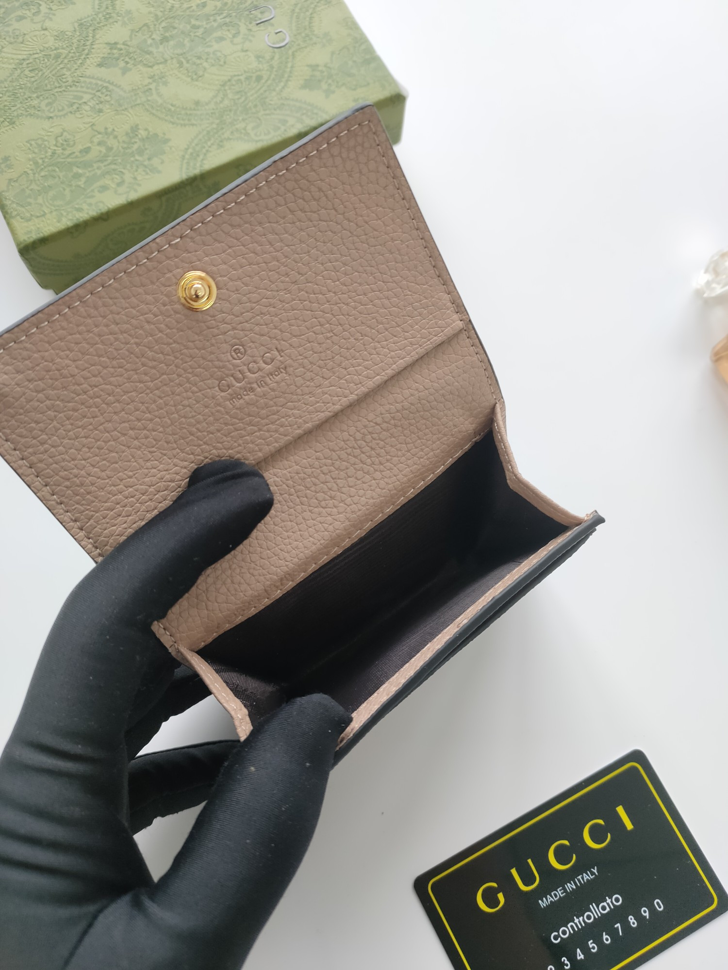 G*u*i gg  card case wallet