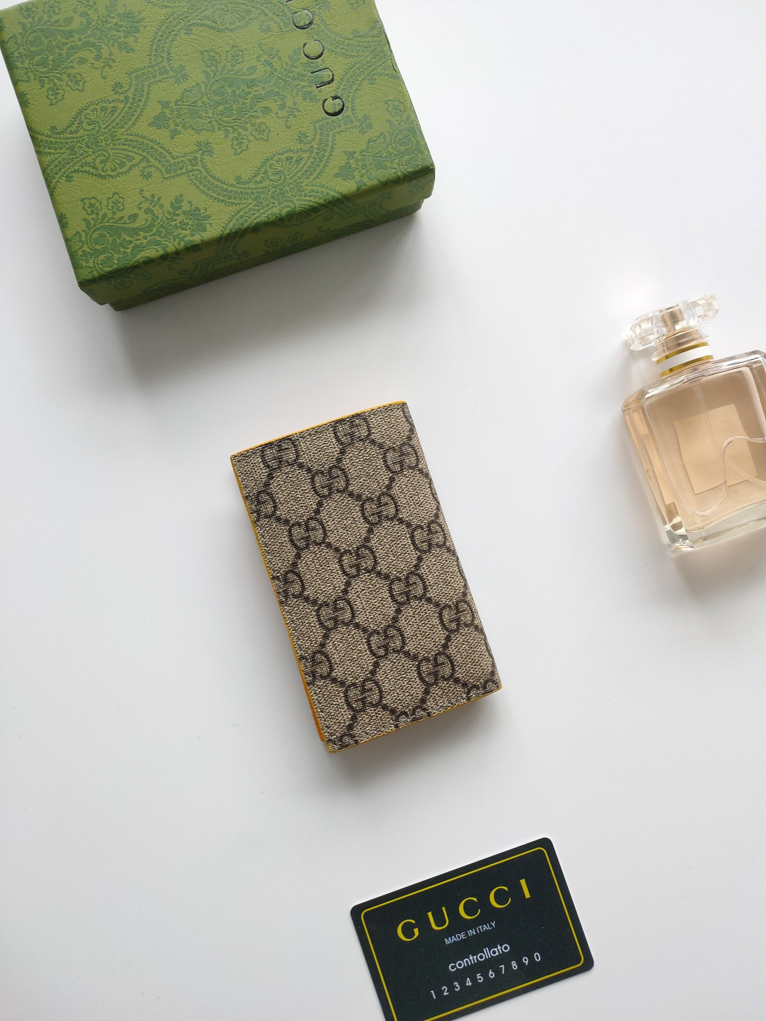 G*u*i gg  card case wallet